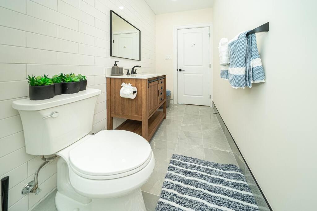 Bright & Spacious 4BR & 2BA Boston Apt - Bathtub, Free Parking near Red Line 802, photo 24
