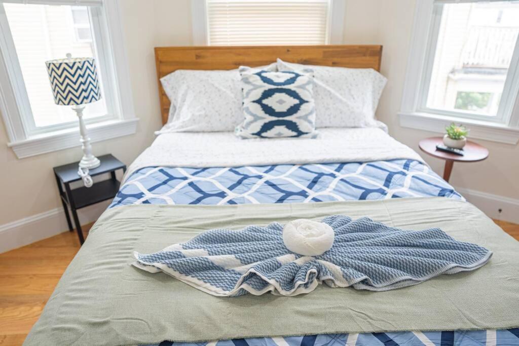 Bright & Spacious 4BR & 2BA Boston Apt - Bathtub, Free Parking near Red Line 802, photo 33