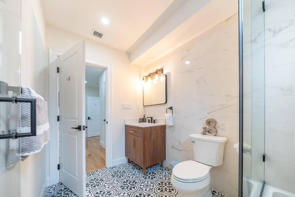 Bright & Spacious 4BR & 2BA Boston Apt - Bathtub, Free Parking near Red Line 802, photo 27