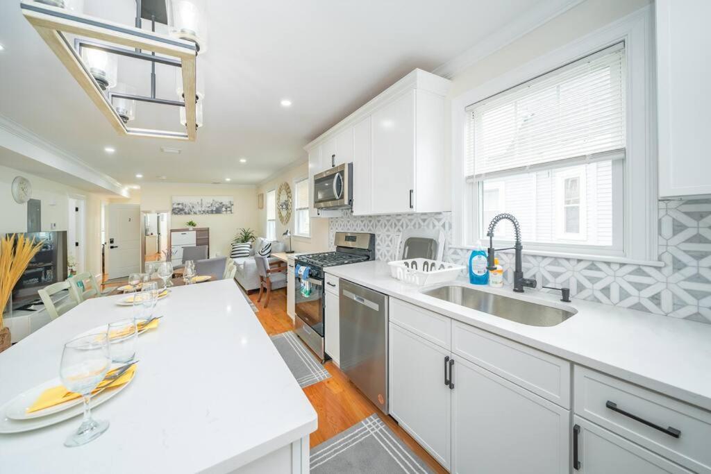 Bright & Spacious 4BR & 2BA Boston Apt - Bathtub, Free Parking near Red Line 802, photo 20
