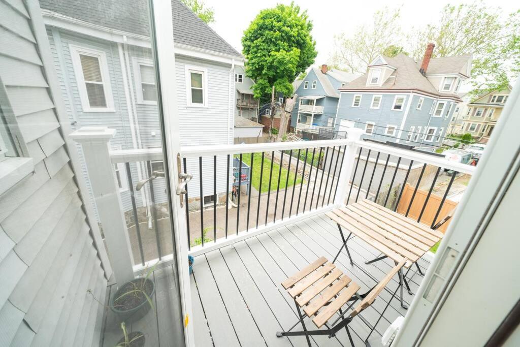 Bright & Spacious 4BR & 2BA Boston Apt - Bathtub, Free Parking near Red Line 802, photo 11