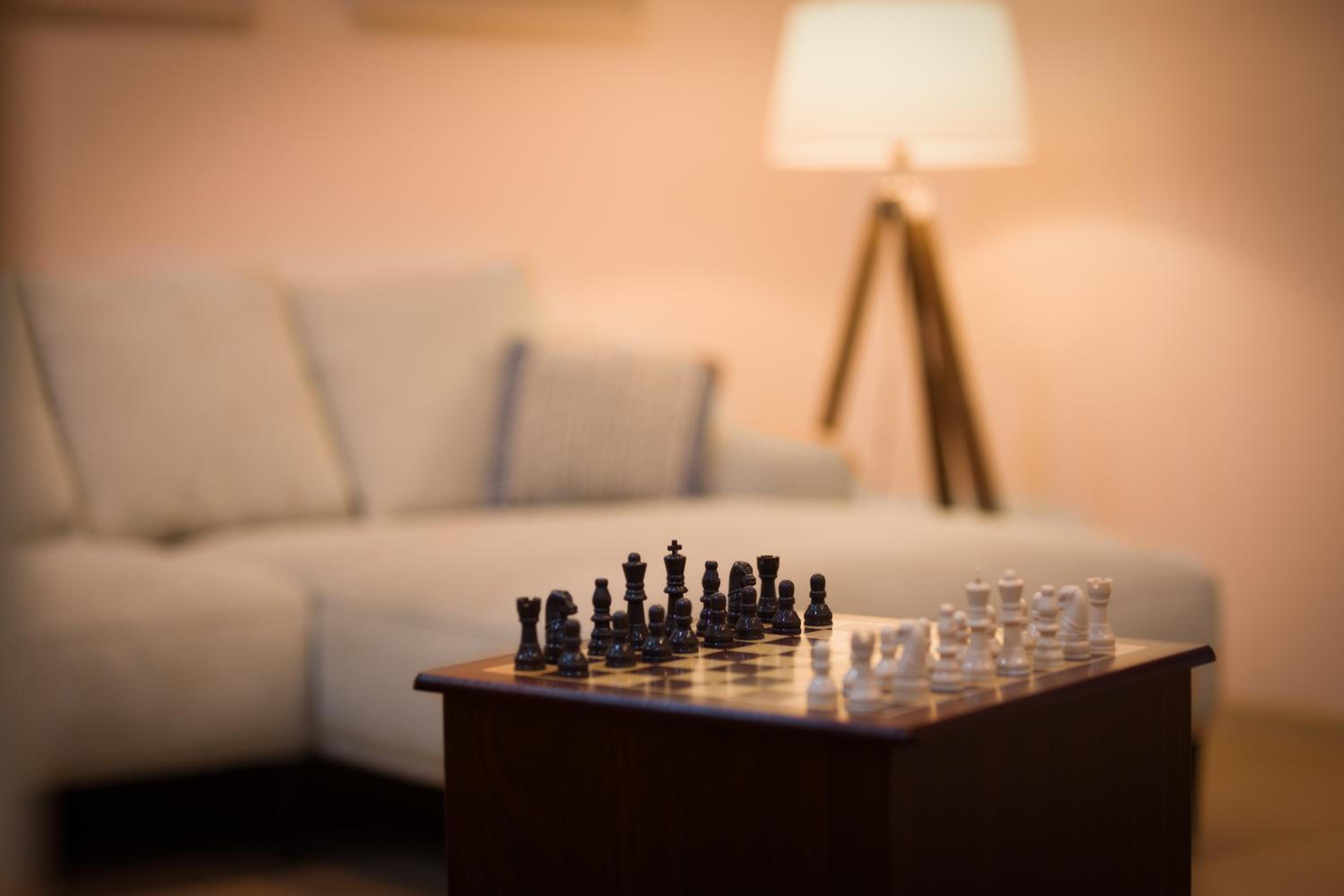 Private Luxury Haven with SUV Hire, Pool, Near Marina