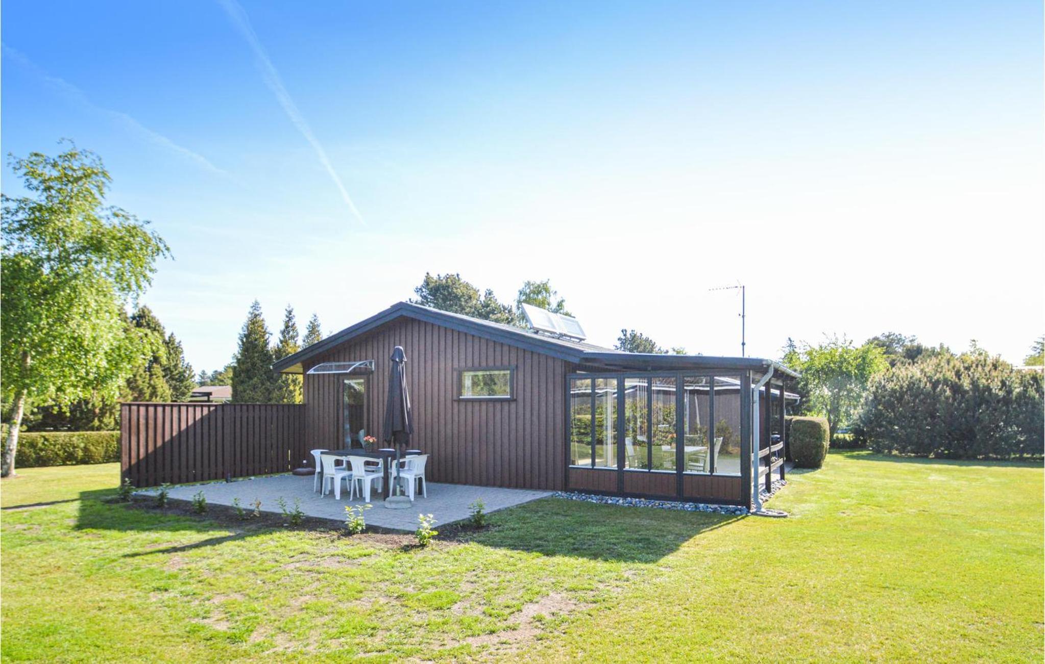 Cozy Home In Væggerløse With Kitchen