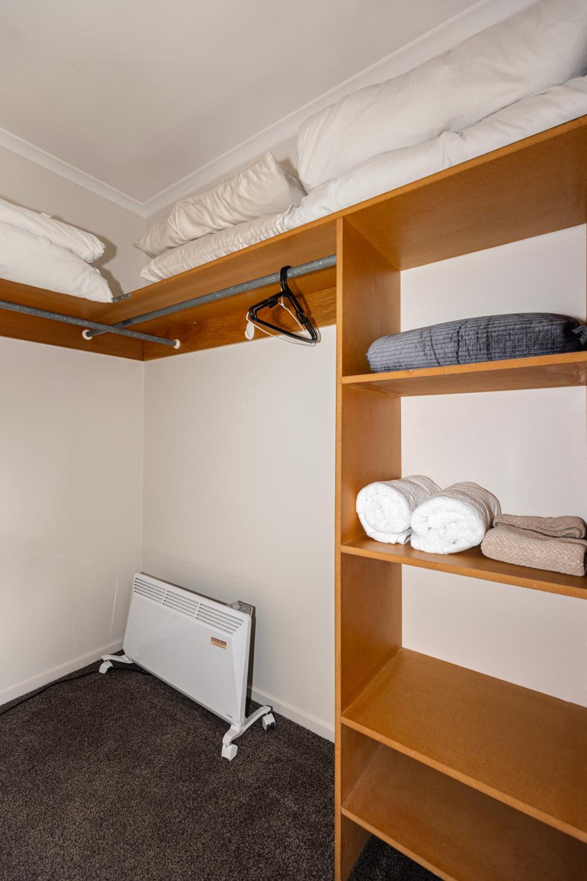 Convenient Westfield House 3bedroom 2bath view 3