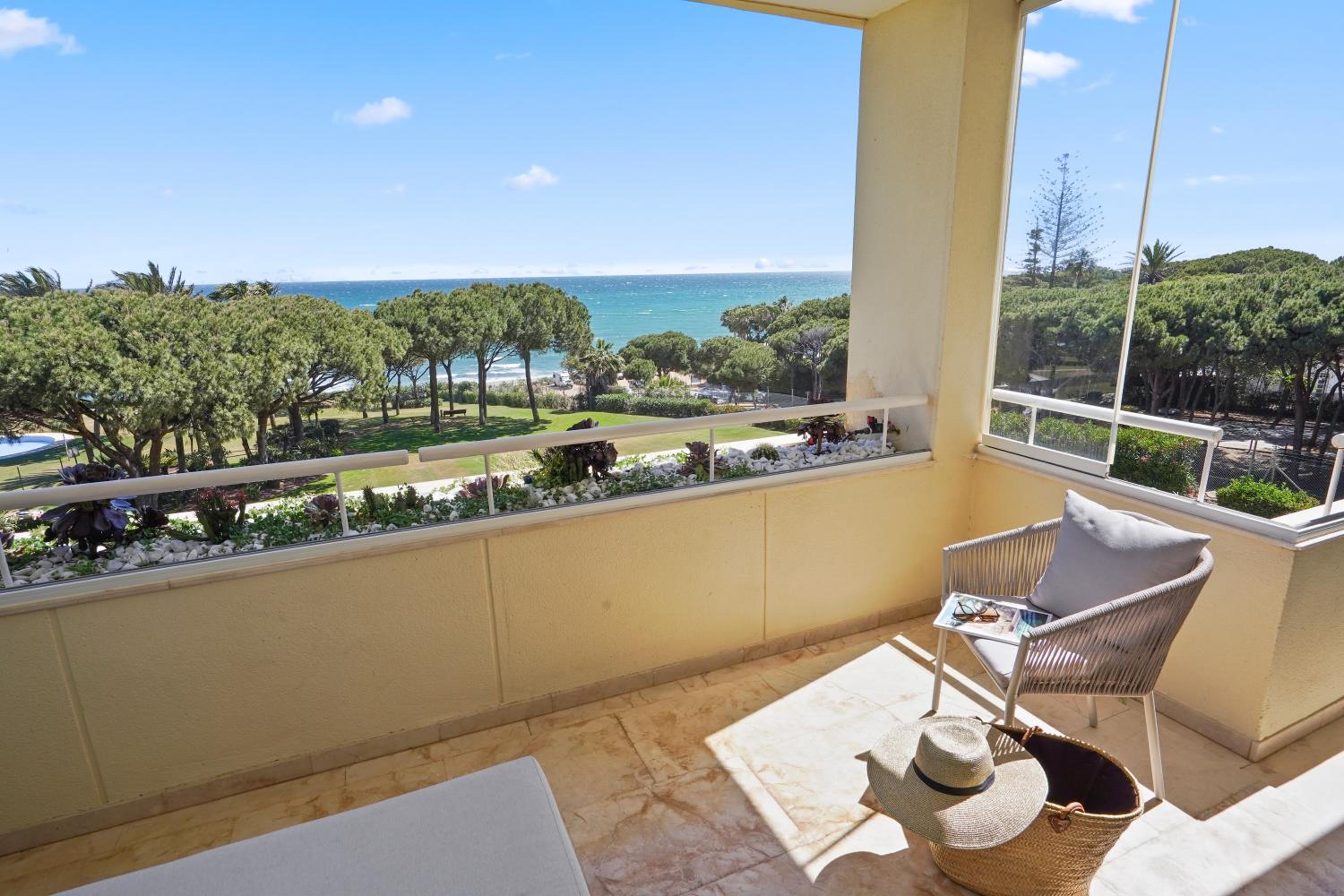 Beach-line apartment