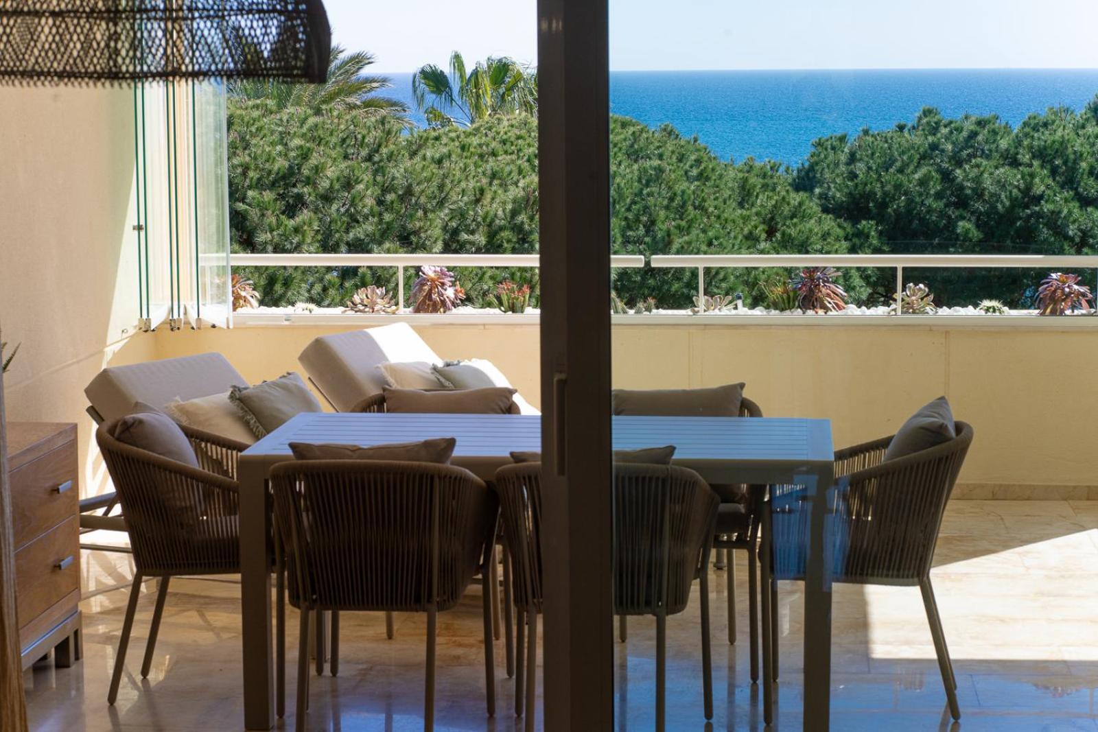 Beach-line apartment