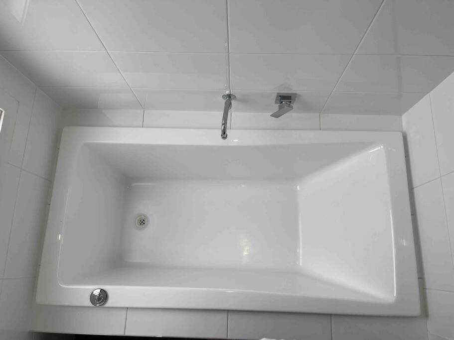 Stunning Townhouse - 12 min CBD