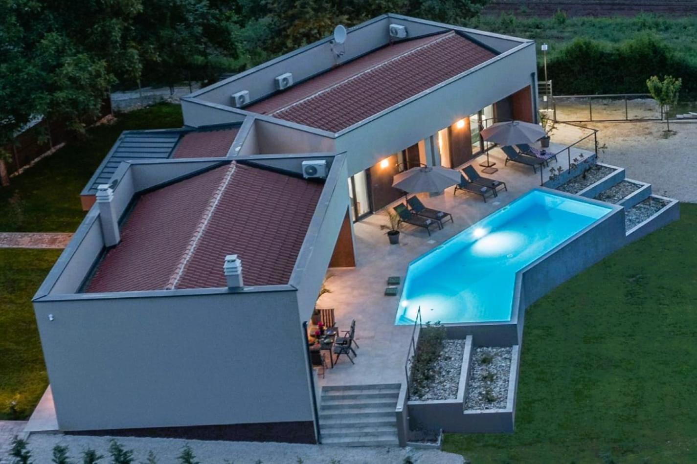 Residence Villa Manuela - Batlug