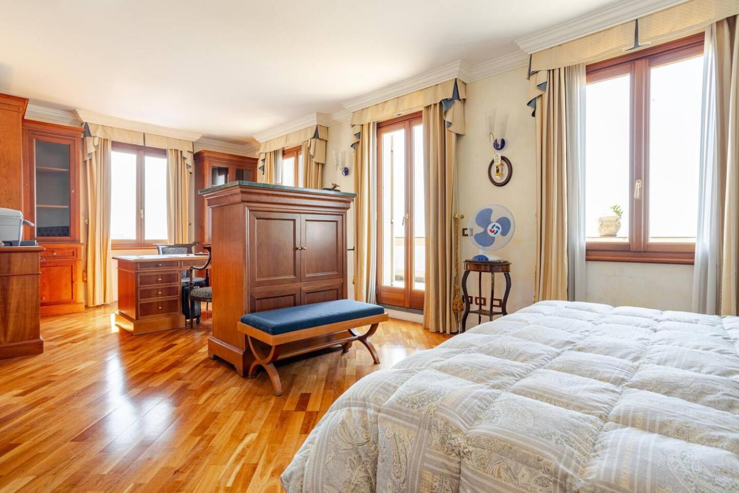 Villa Miramare con Ampia Piscina Riscaldata e Vista Mare view 5