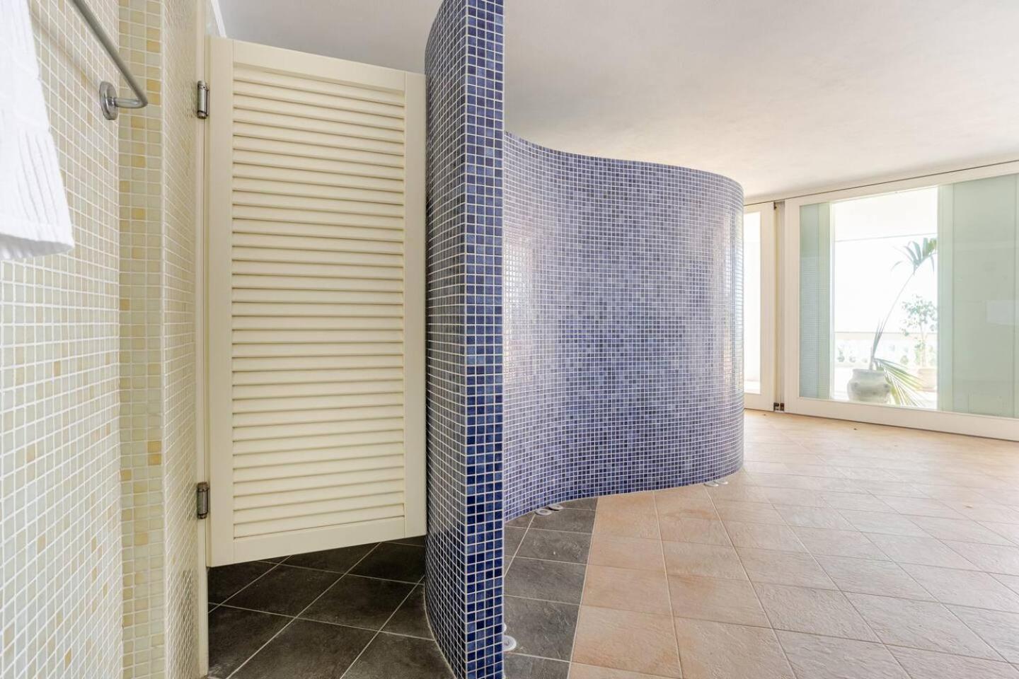 Villa Miramare con Ampia Piscina Riscaldata e Vista Mare view 3