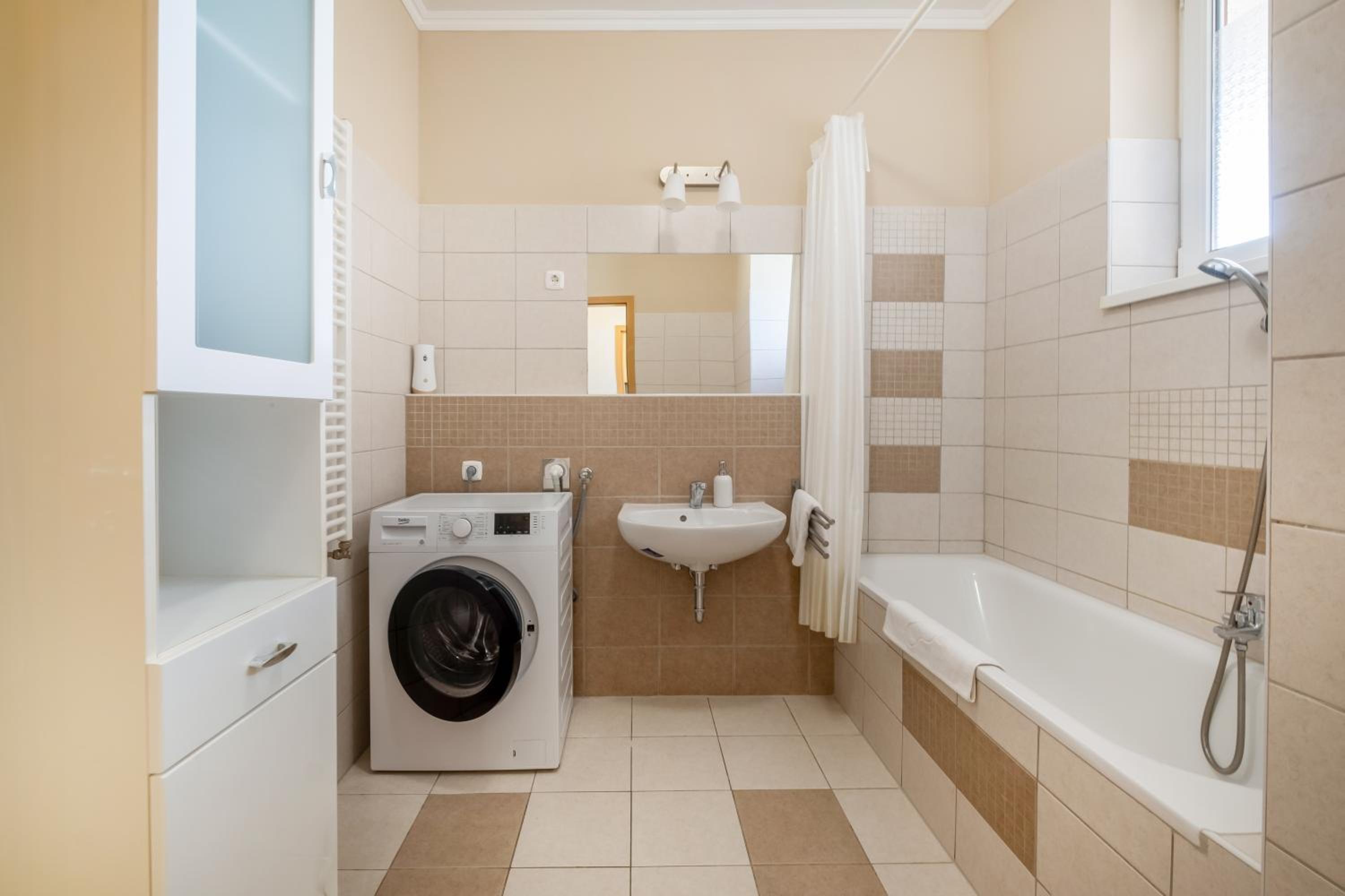 MyFlat Club 218 Panorama Wellness Apartment, photo 14