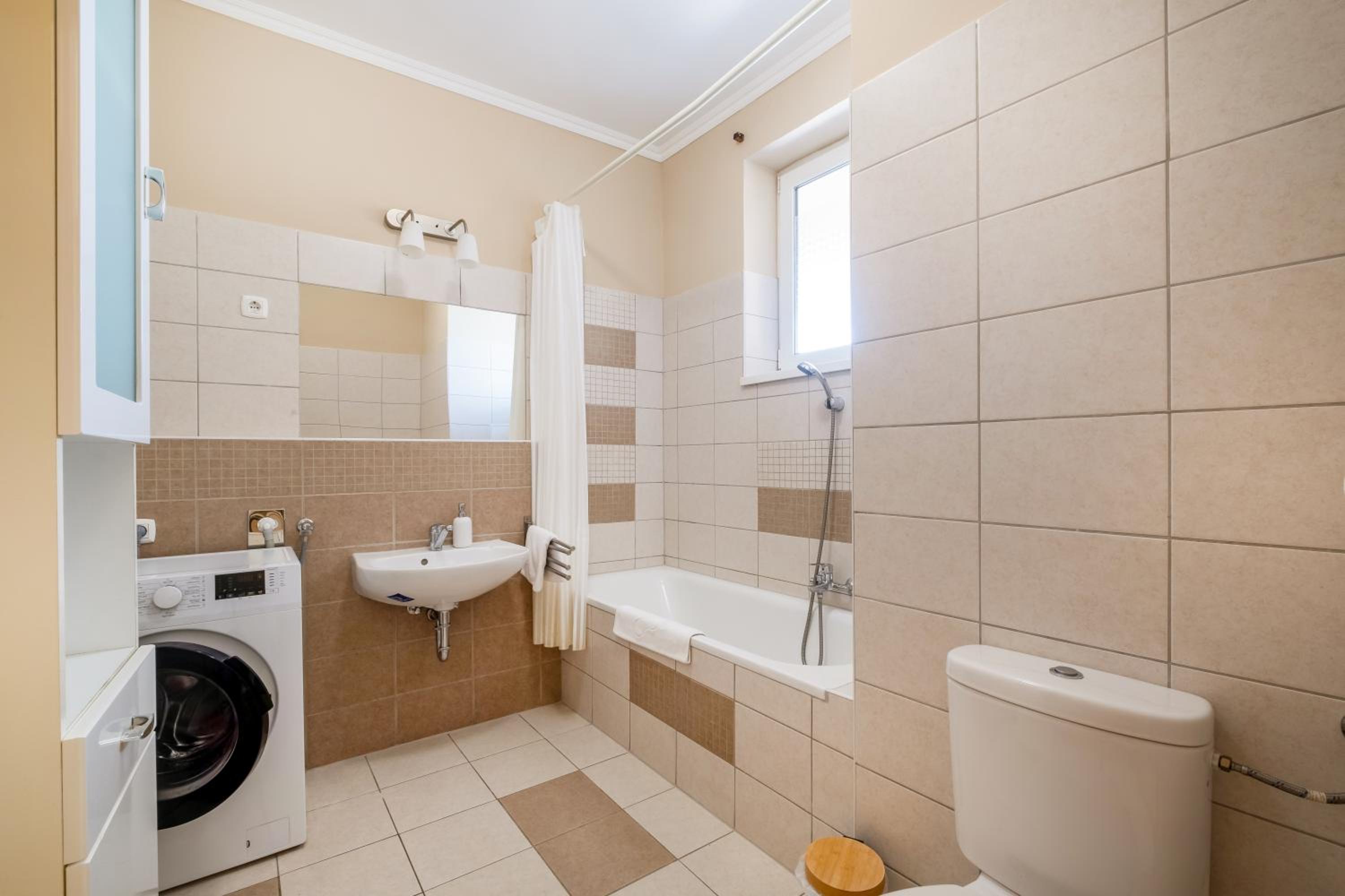 MyFlat Club 218 Panorama Wellness Apartment, photo 16