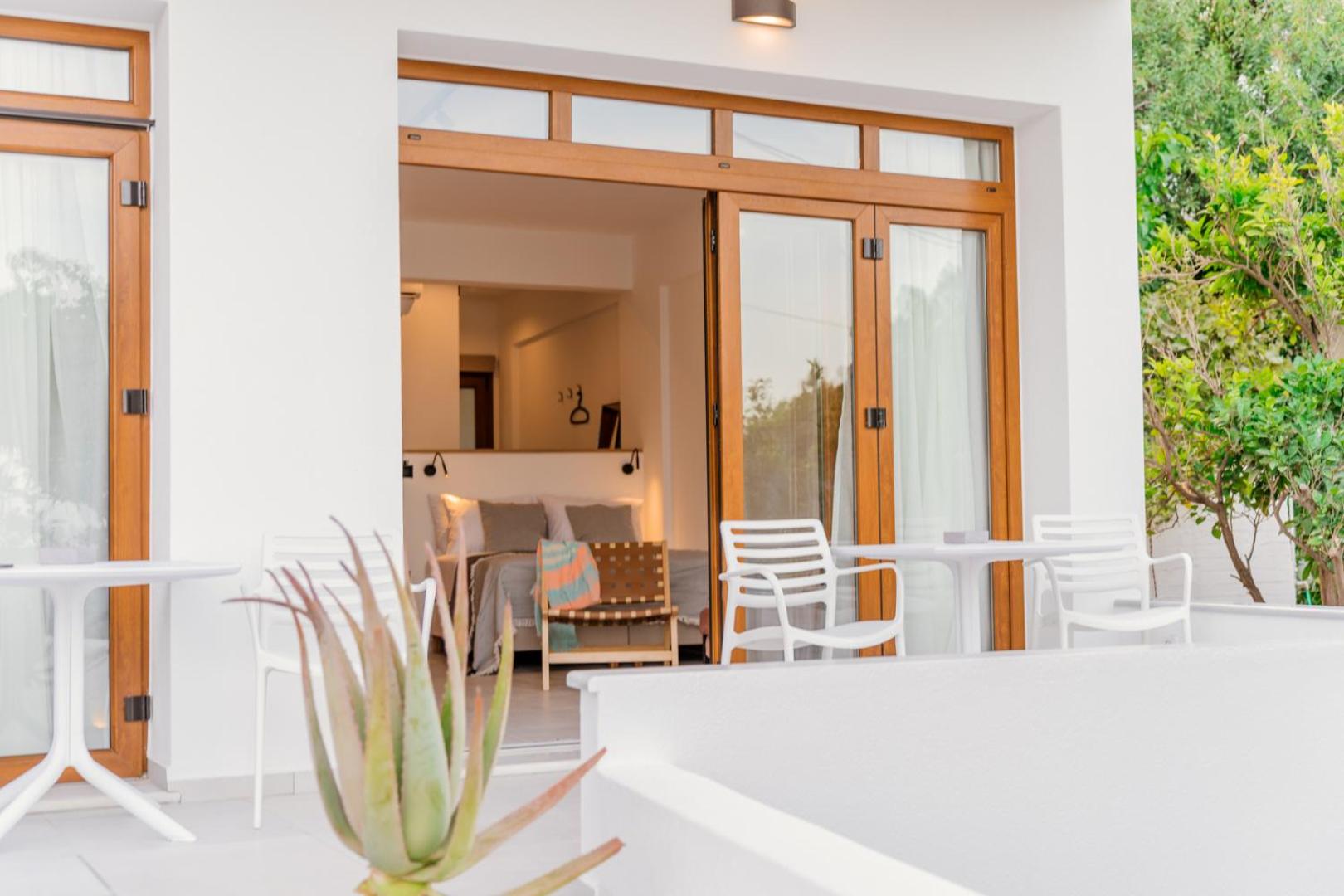 Icon seaside apartments