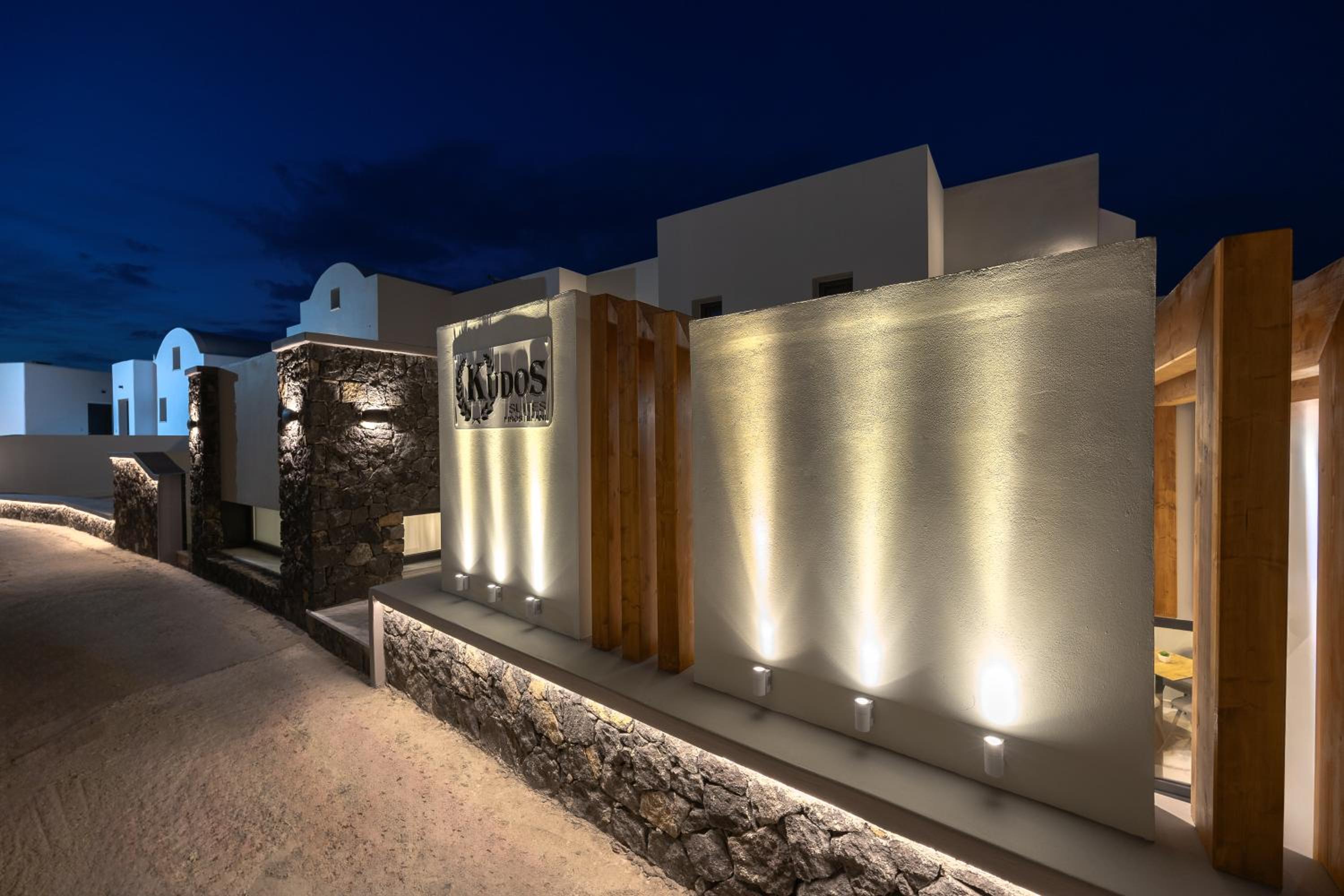 Kudos Suites Firostefani photo 4