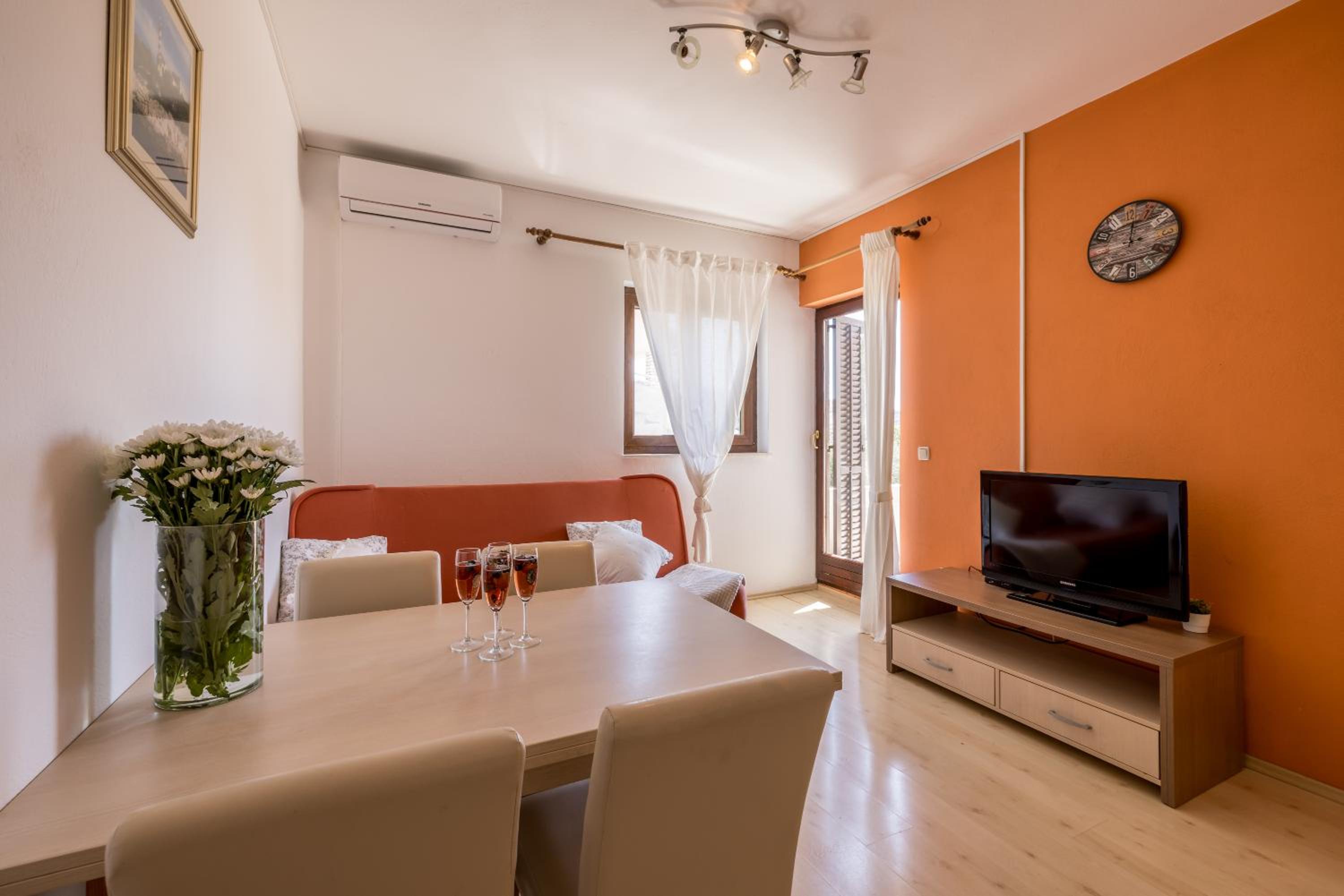 Holiday House Krishto