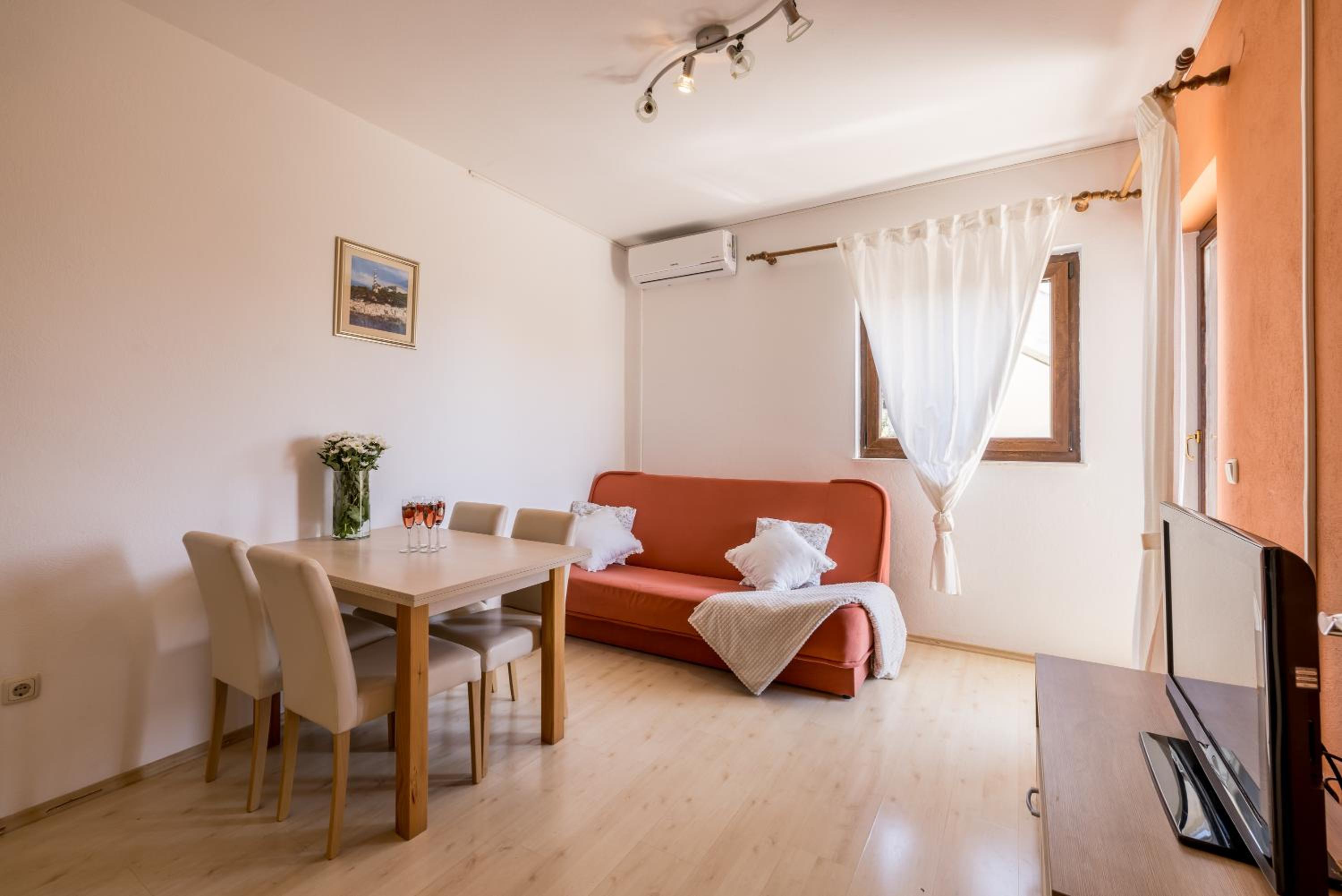 Holiday House Krishto