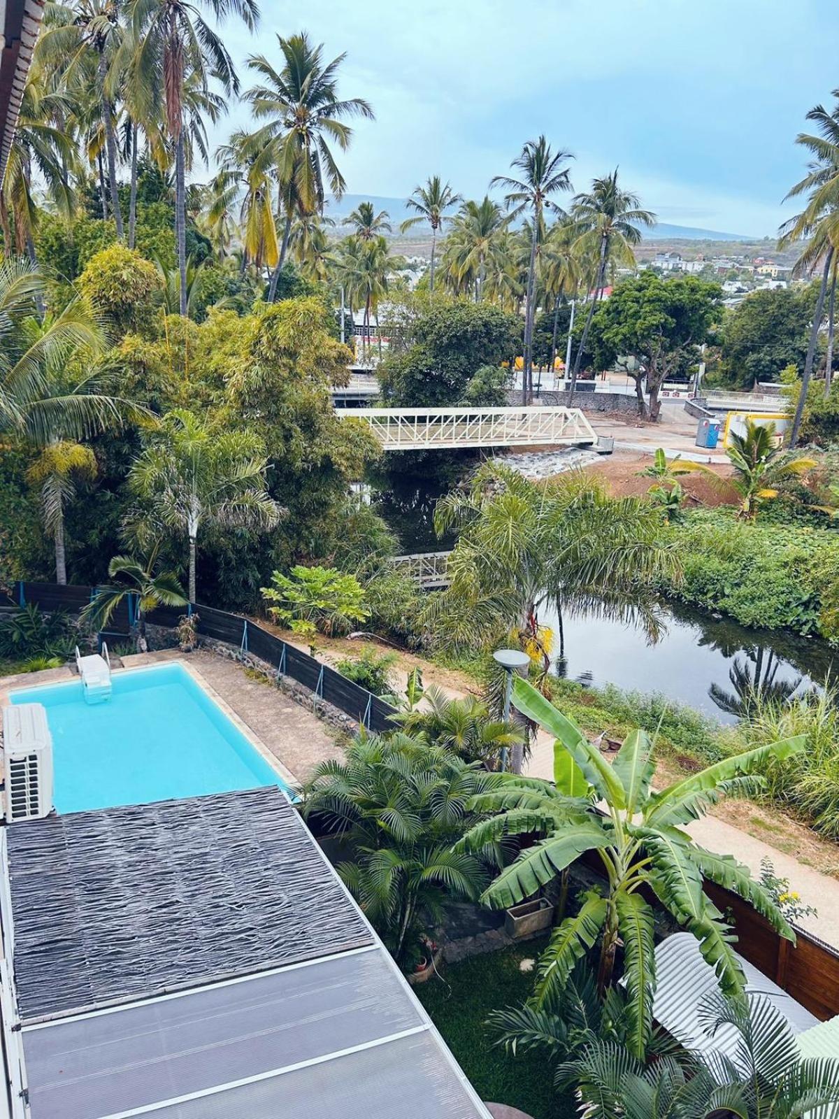 Cocon des Roches, Appt St Gilles les bains centre view 3