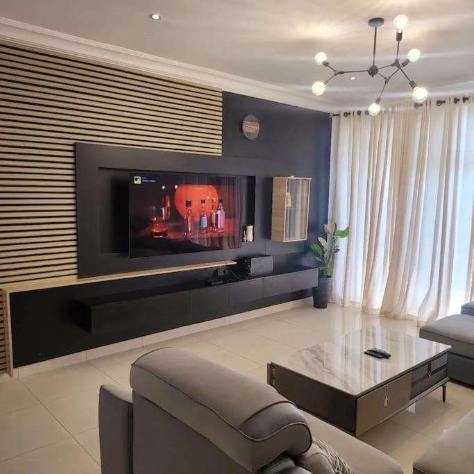 Cozy 3-bedroom 24hours Power and Wifi view 3