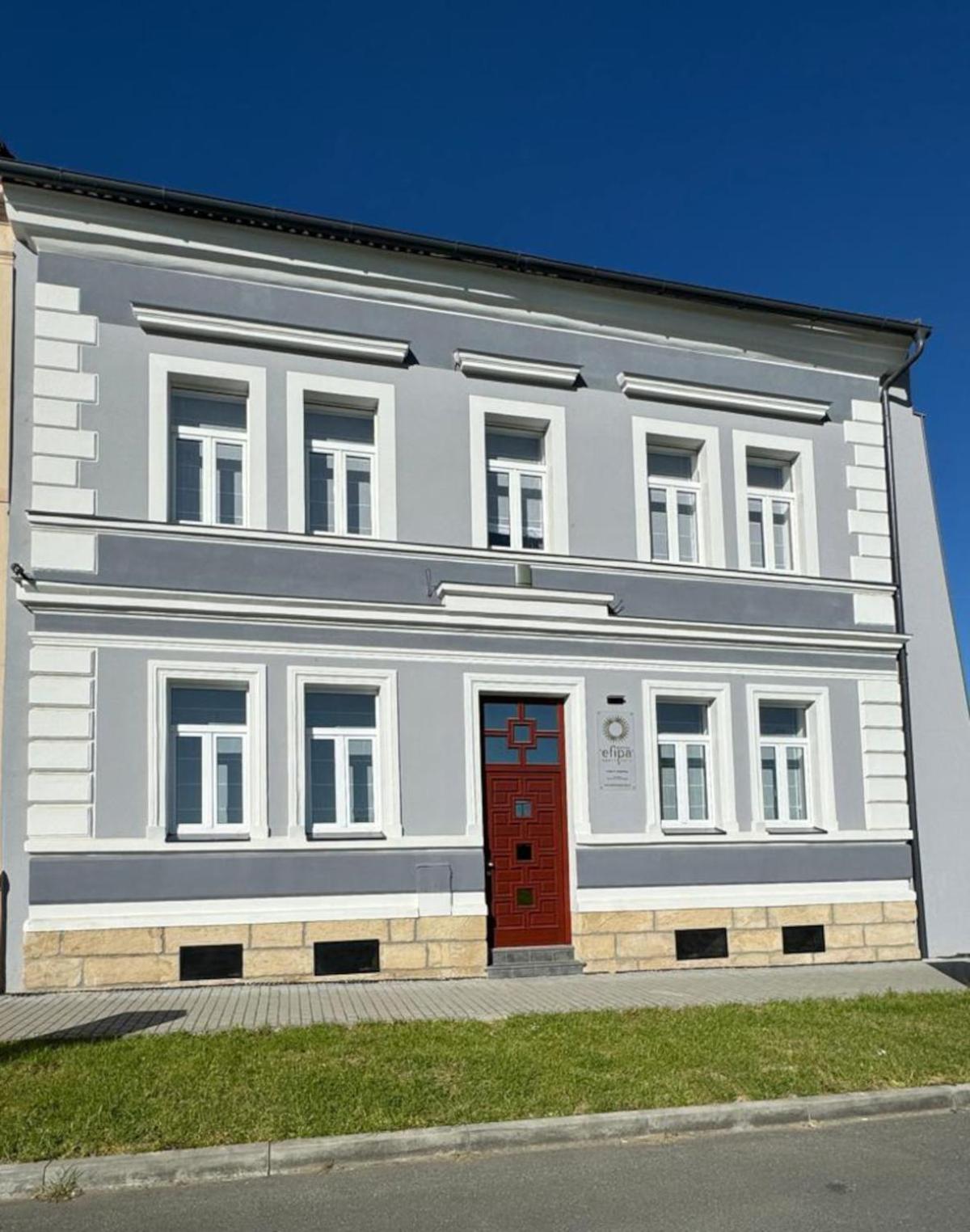 EFIPA Glamour Apartments