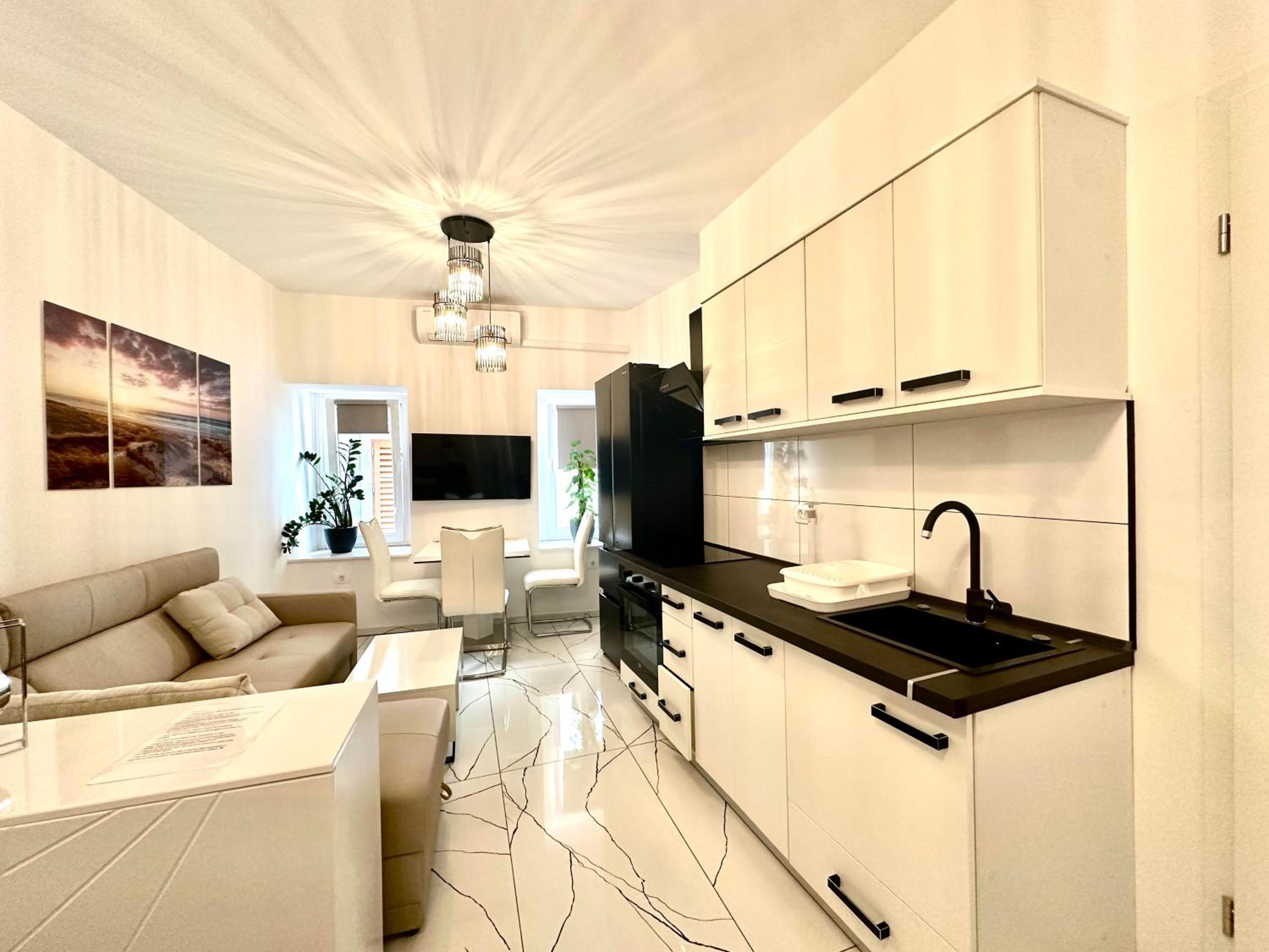 Studio Apartment Moro 2 view 3