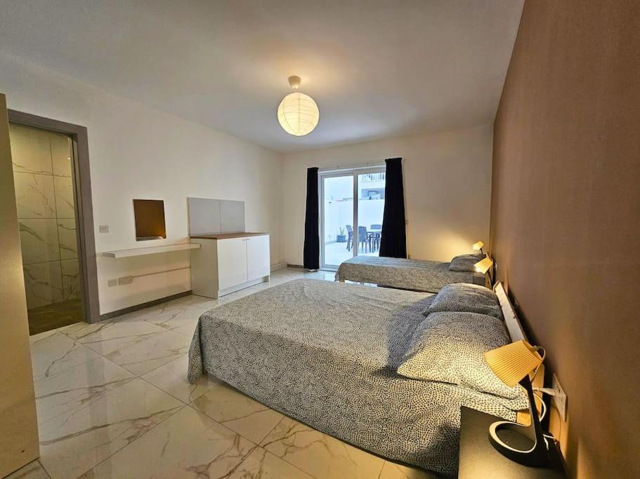 Sleeps 7 Spacious Apartment St Pauls Bay photo 1