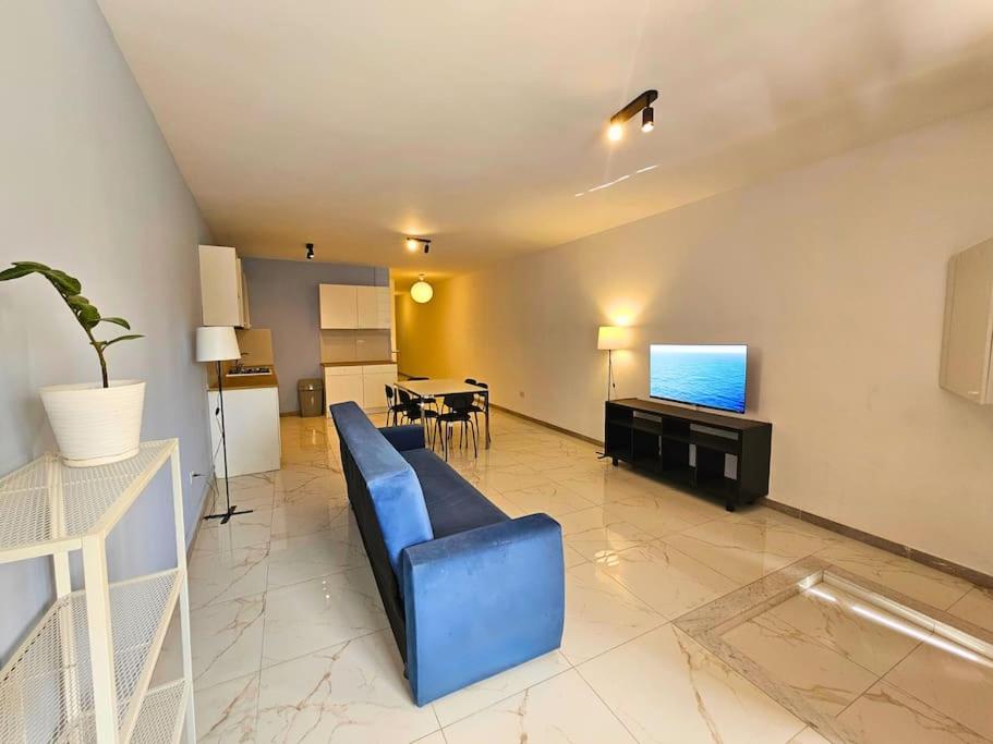 Sleeps 7 Spacious Apartment St Pauls Bay photo 3