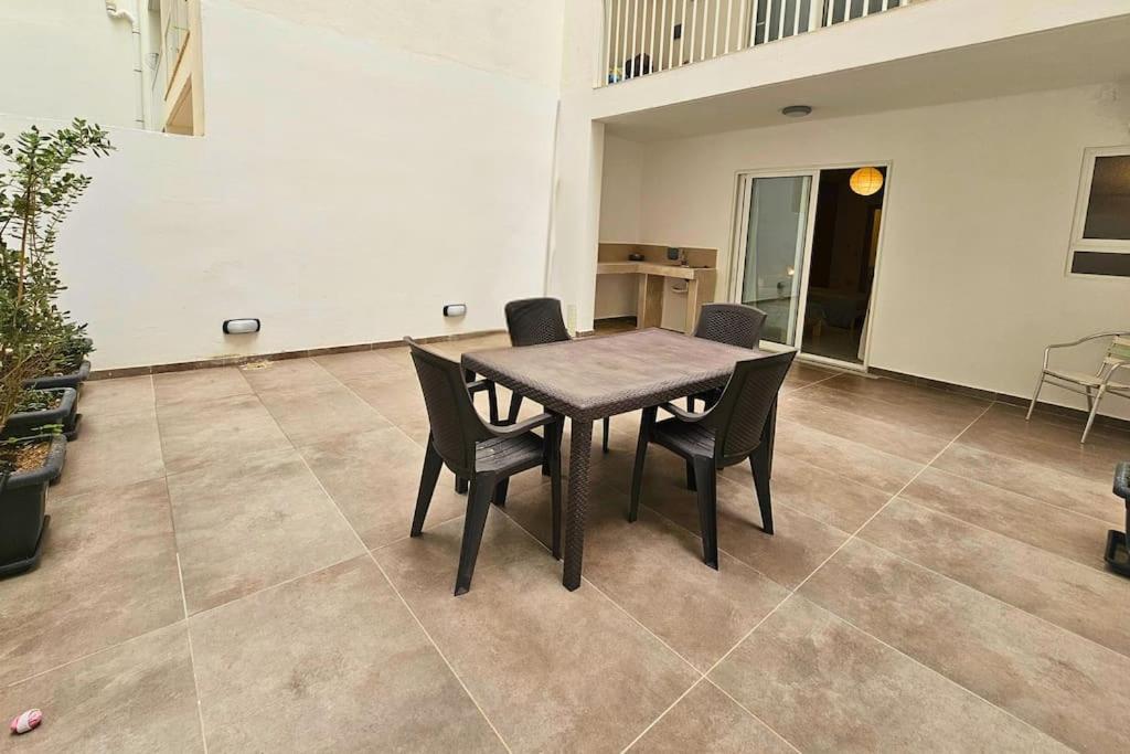 Sleeps 7 Spacious Apartment St Pauls Bay photo 4