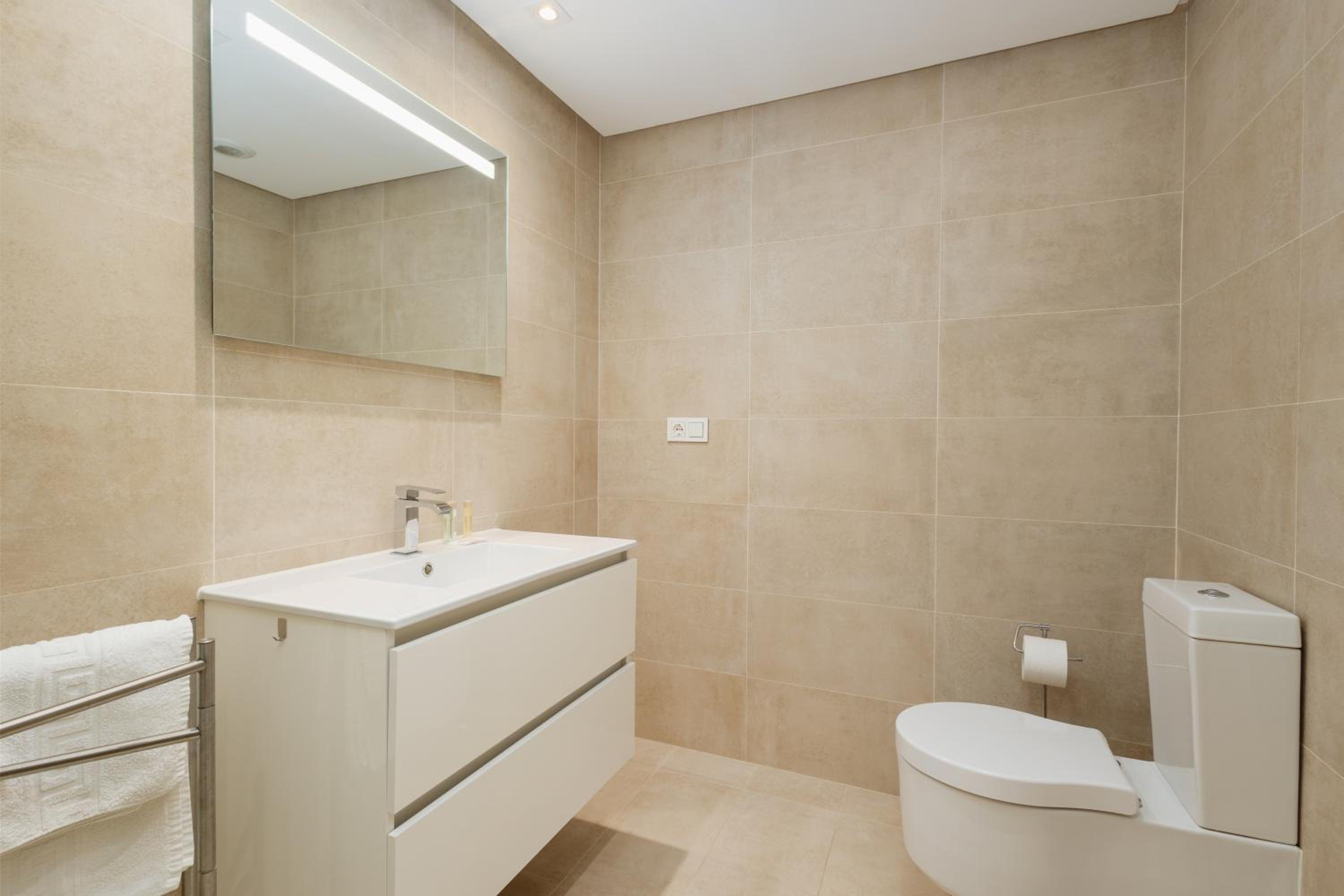 Modern apartment, with large private terrace, BBQ and panoramic sea views, in Residencial Botanic, Benahavis view 2
