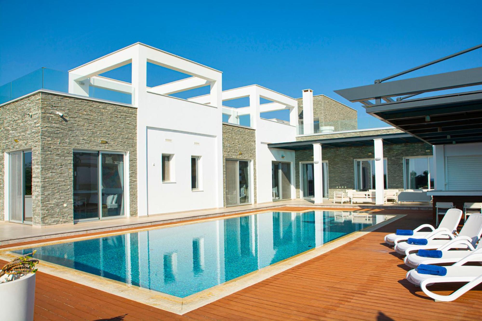 Seafront Villa Layla by Ruidoso Luxury