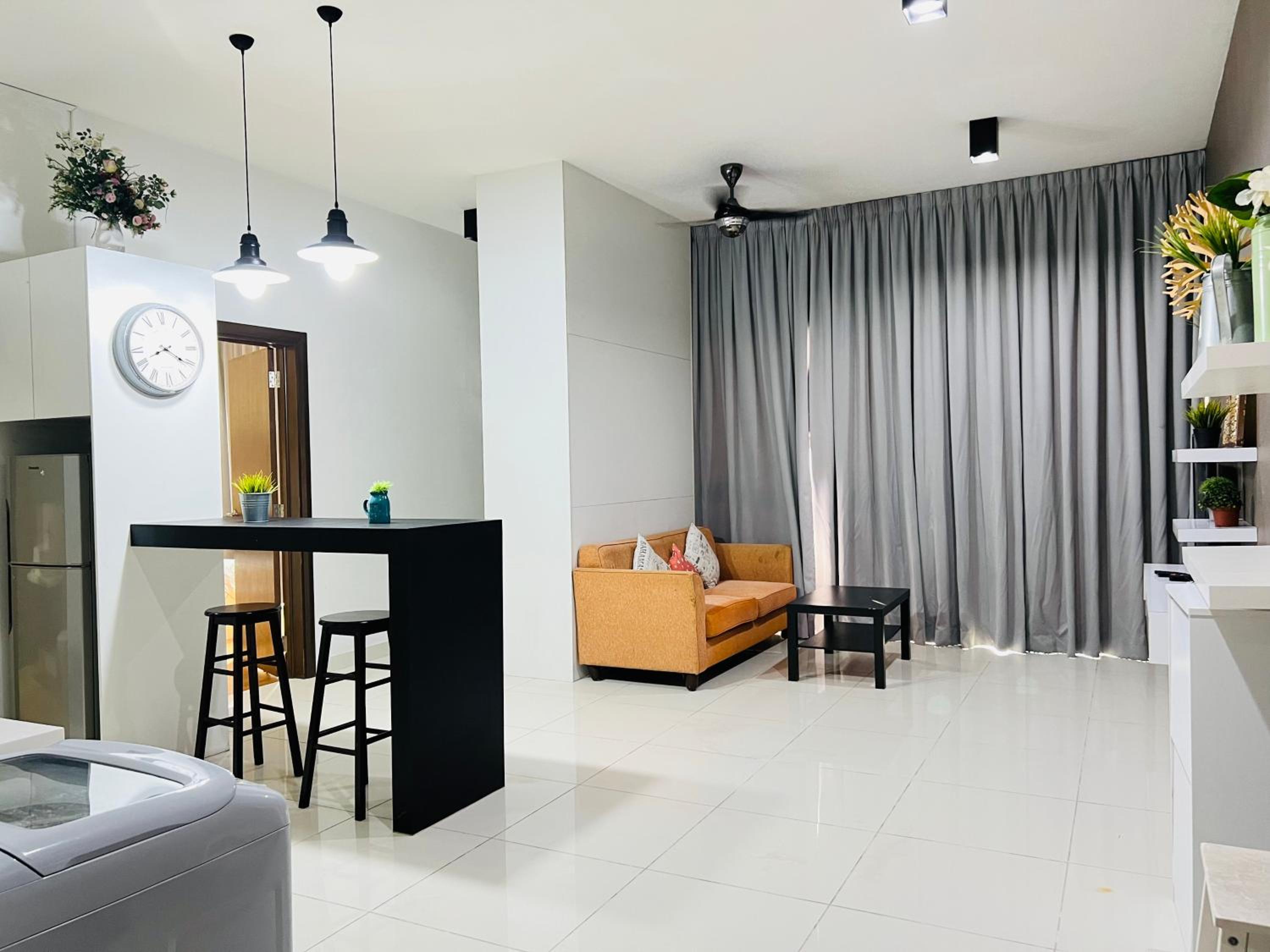 Regalia Suites Skypool View KLCC by Enjoy your stay