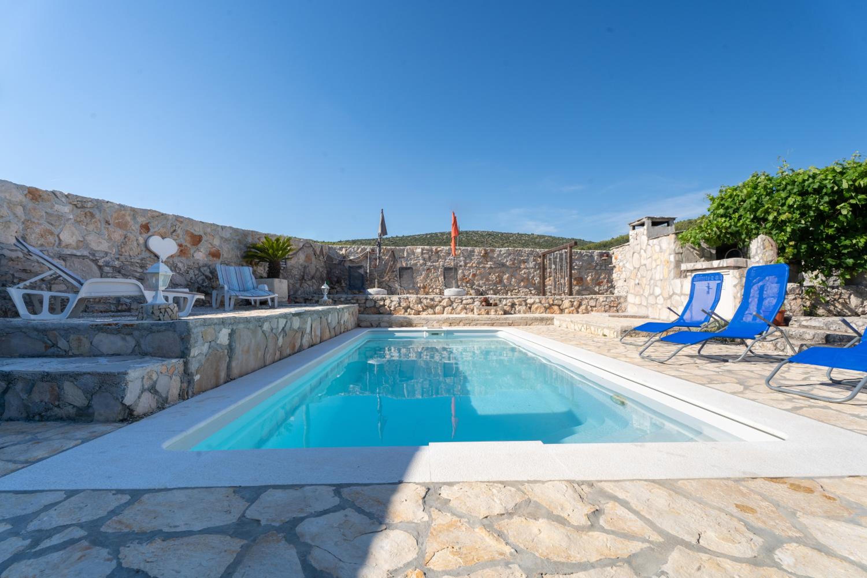 Villa Aria - peaceful olive grove & swimming pool