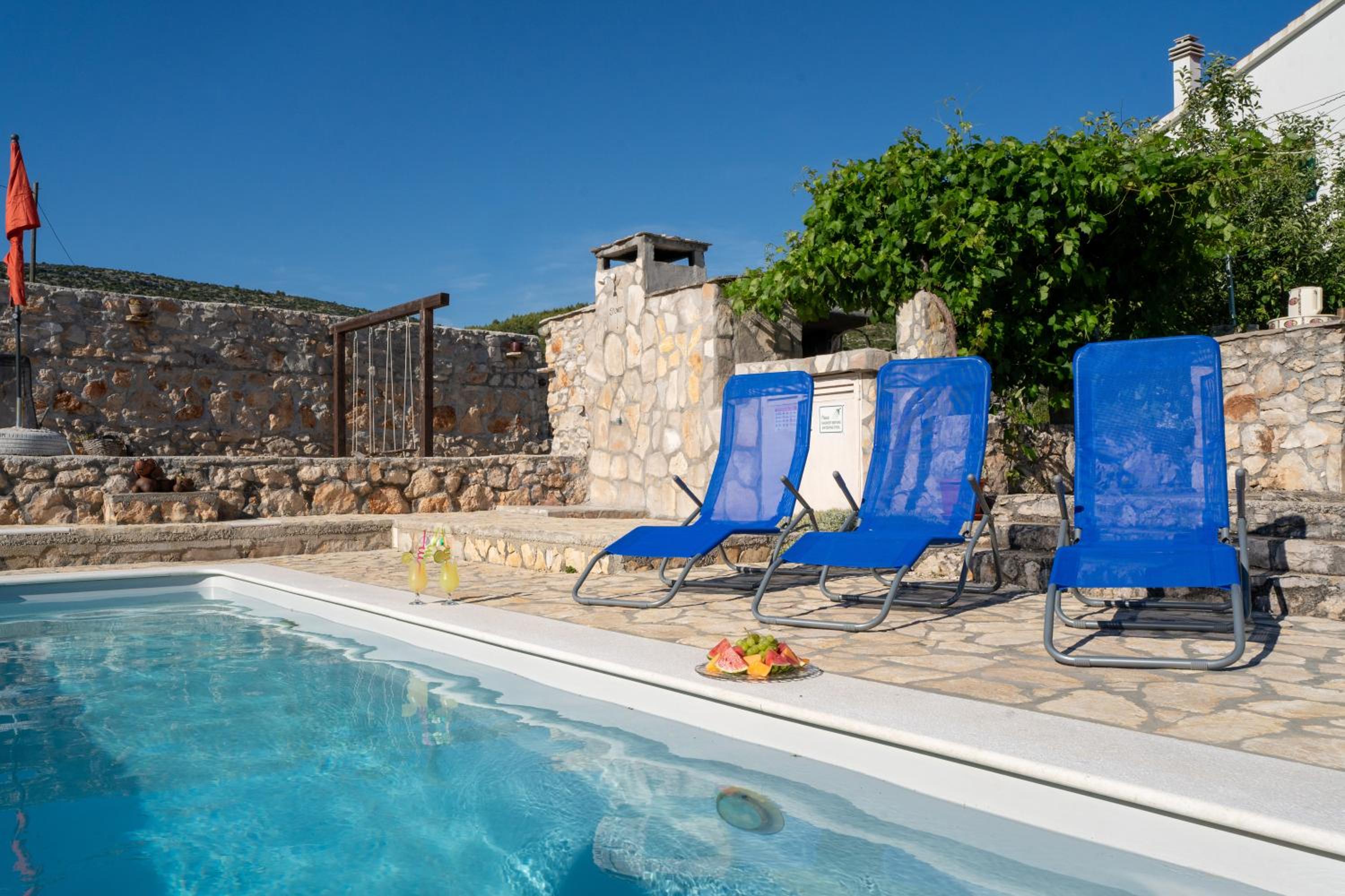 Villa Aria - peaceful olive grove & swimming pool