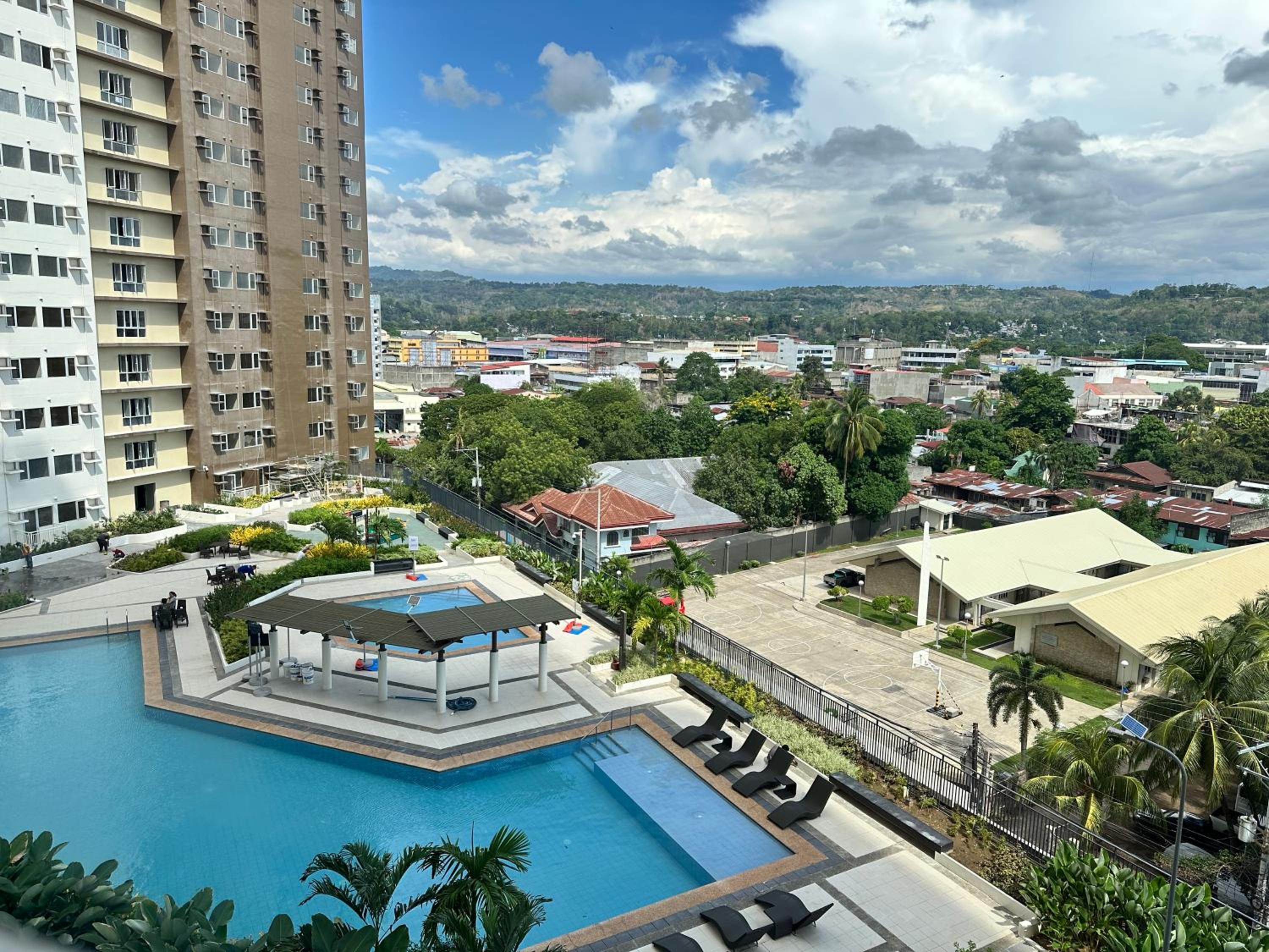 Heart of CDO Cozy Condo Wi-fi Netflix view 5