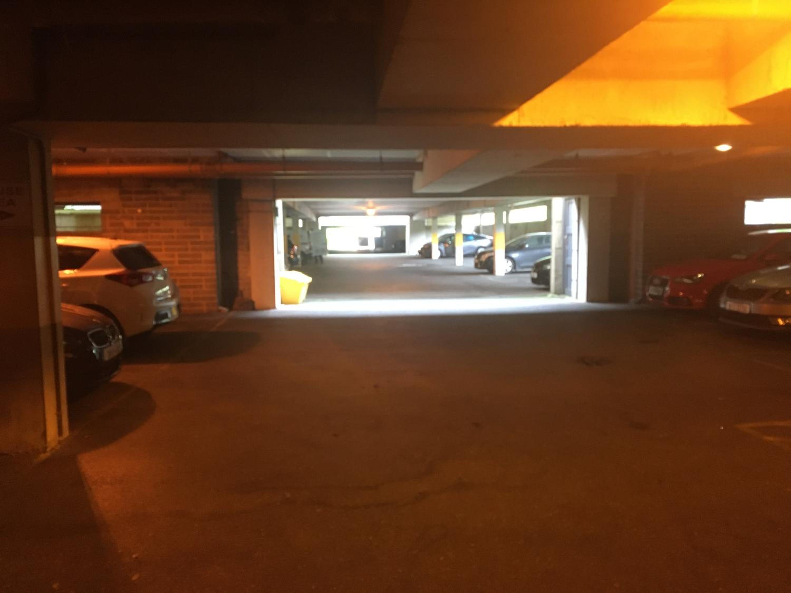 Central Spacious 3 Bedroom Apartment With Parking