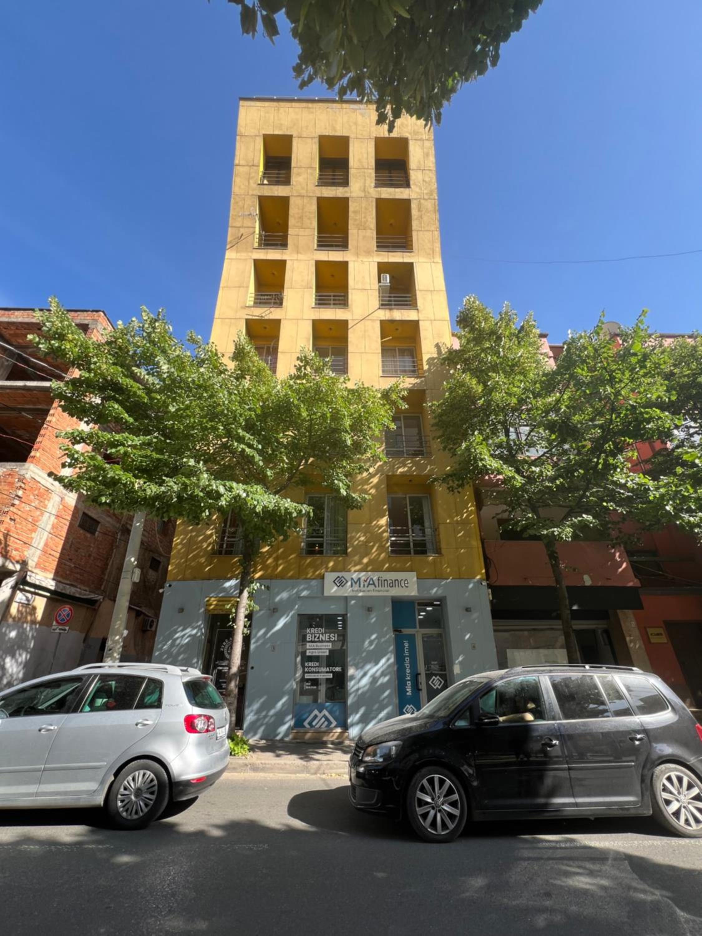 Elda Yellow Palace, Pazari i Ri Apartments