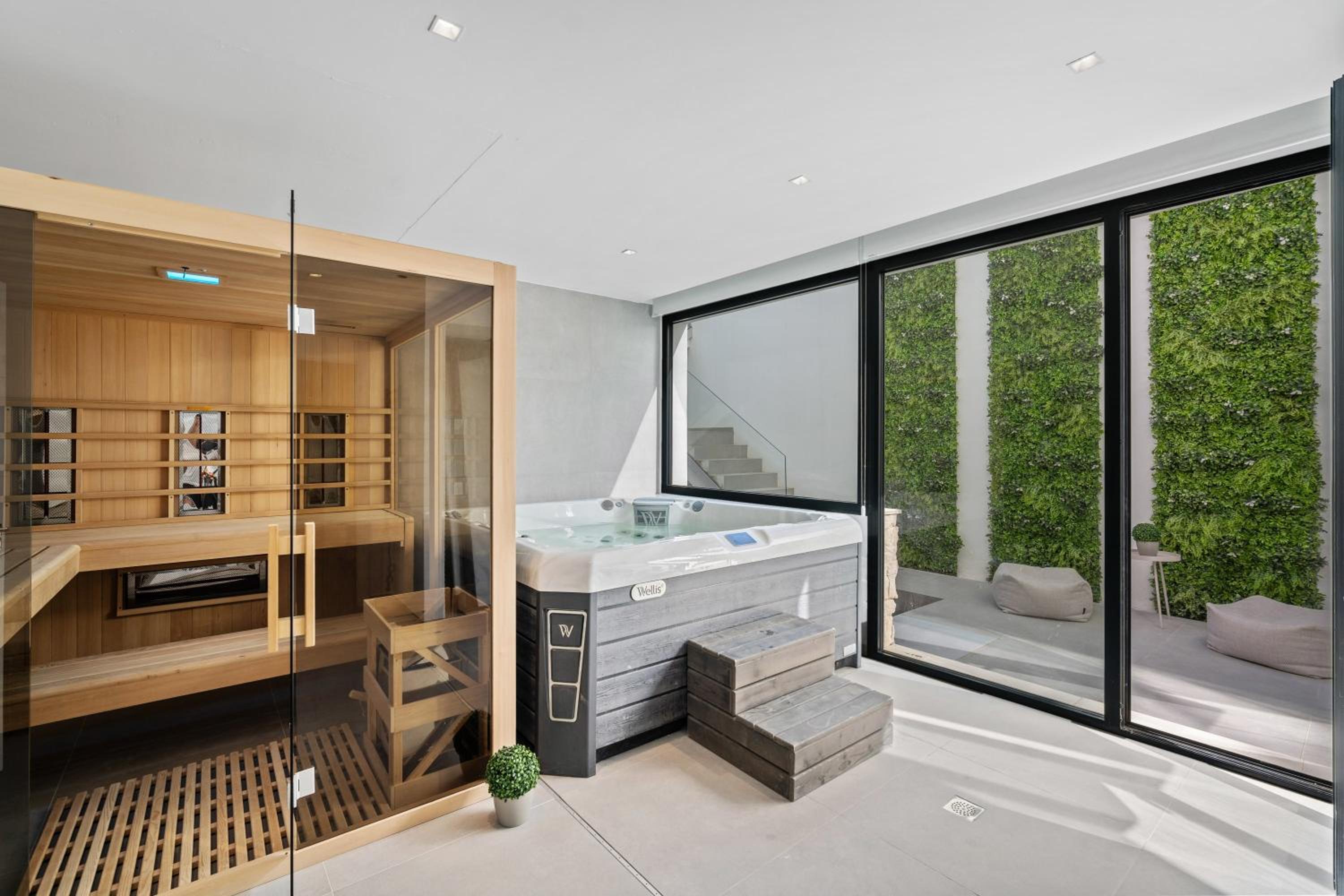 Villa Sandie Front Golf Cinema Room Sauna Jacuzzi Kids Playground