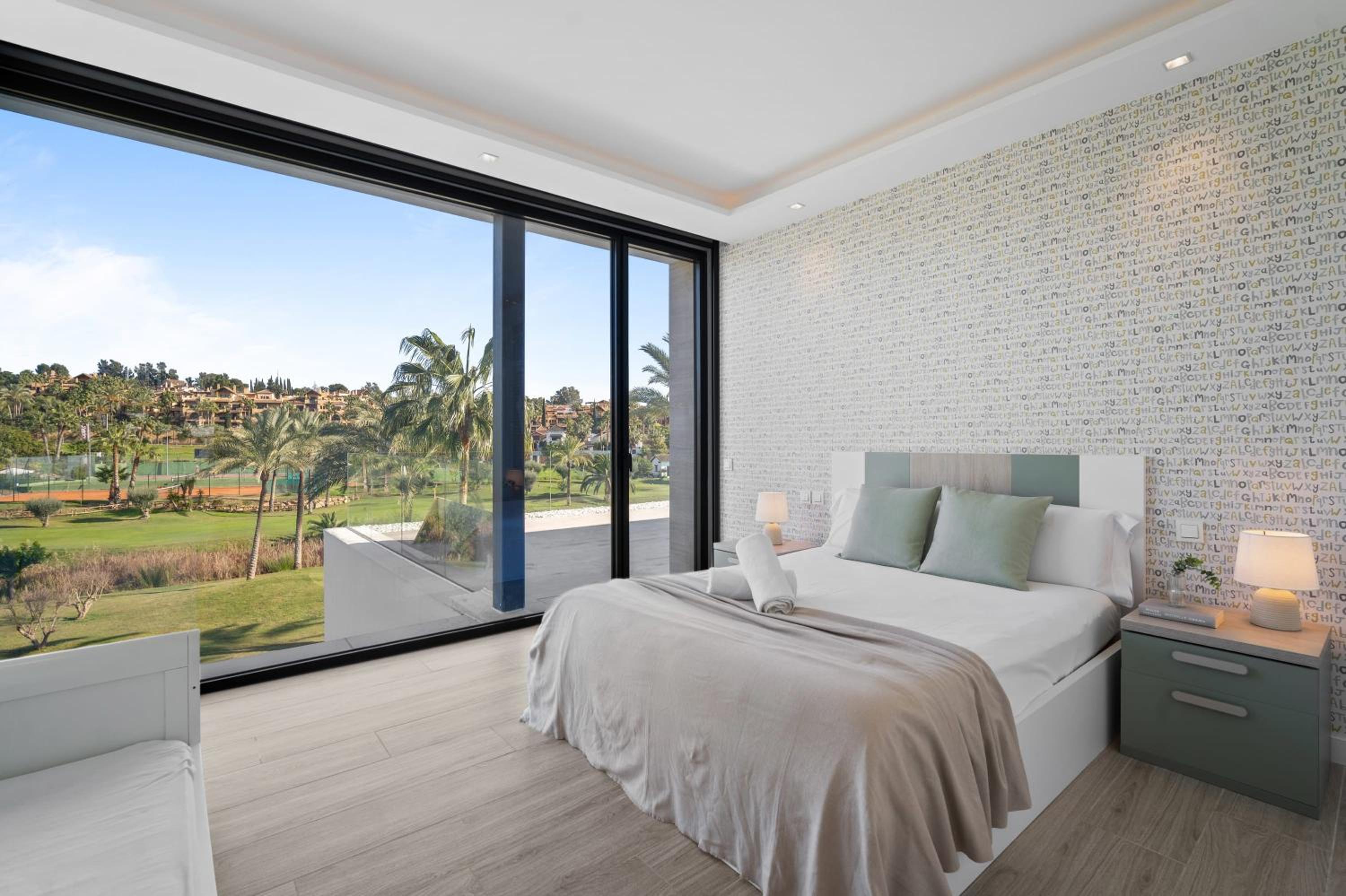 Villa Sandie Front Golf Cinema Room Sauna Jacuzzi Kids Playground