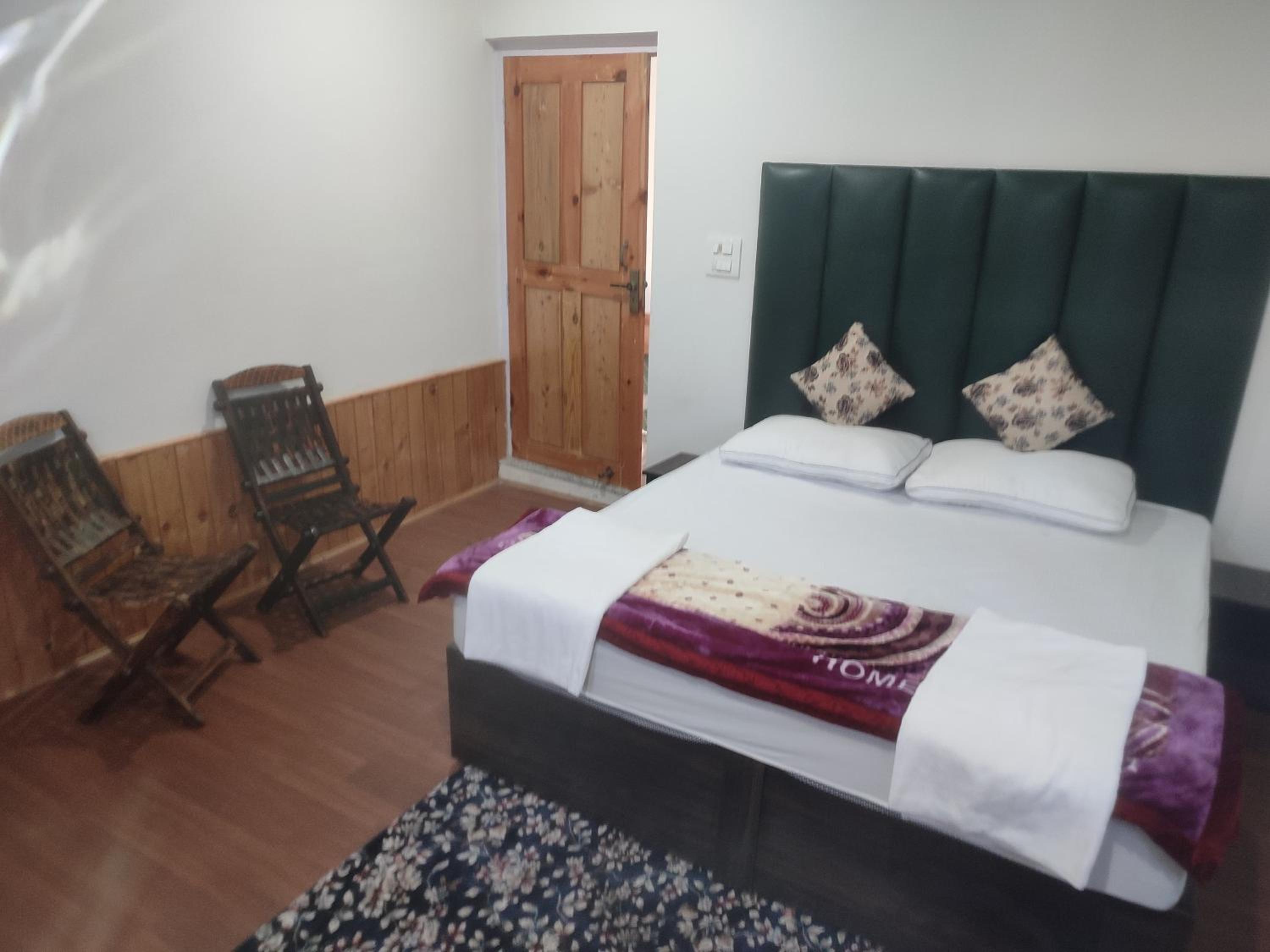 Pursukoon Villa Gulmarg view 4