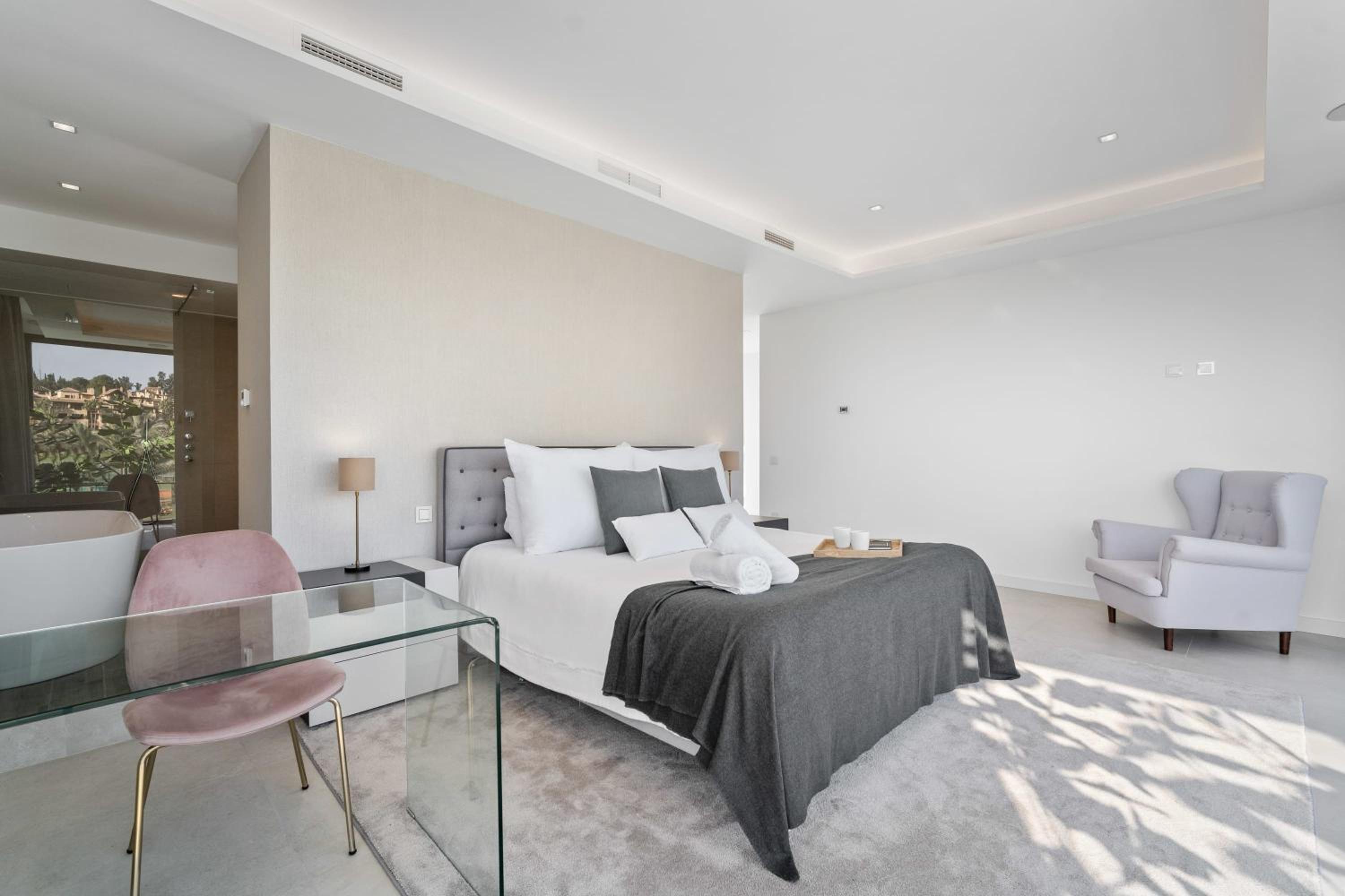 Villa Sandie Front Golf Cinema Room Sauna Jacuzzi Kids Playground