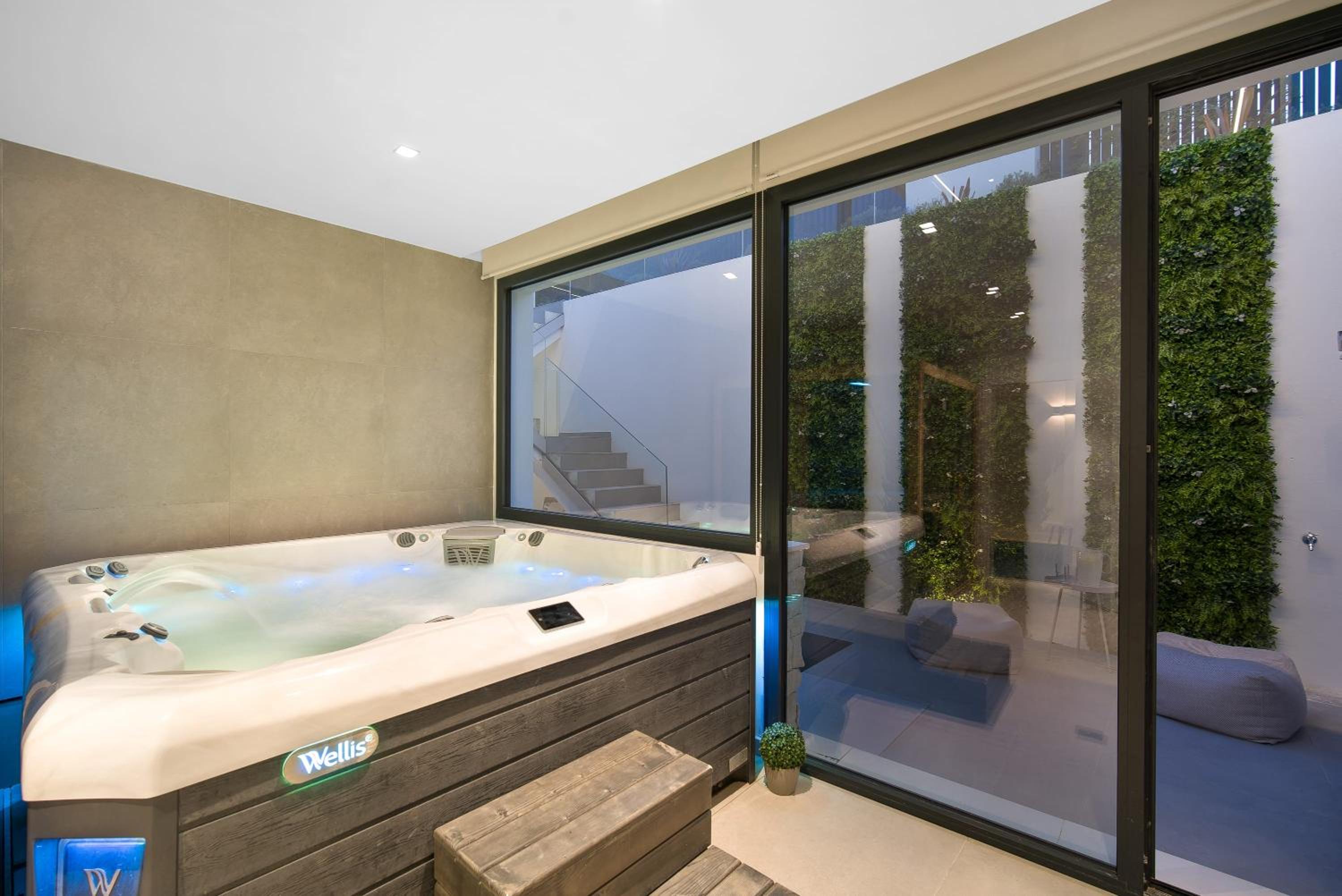 Villa Sandie Front Golf Cinema Room Sauna Jacuzzi Kids Playground