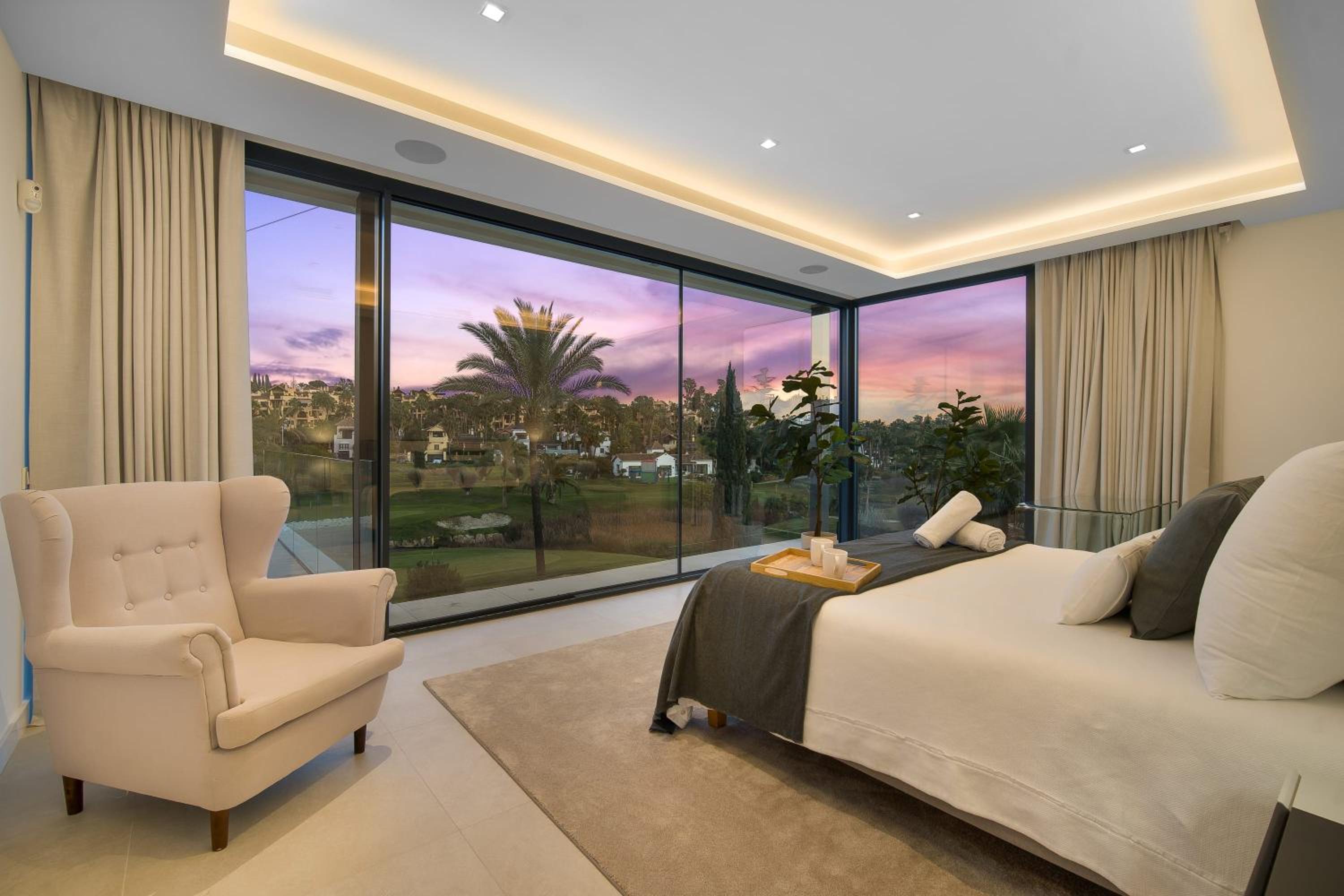 Villa Sandie Front Golf Cinema Room Sauna Jacuzzi Kids Playground