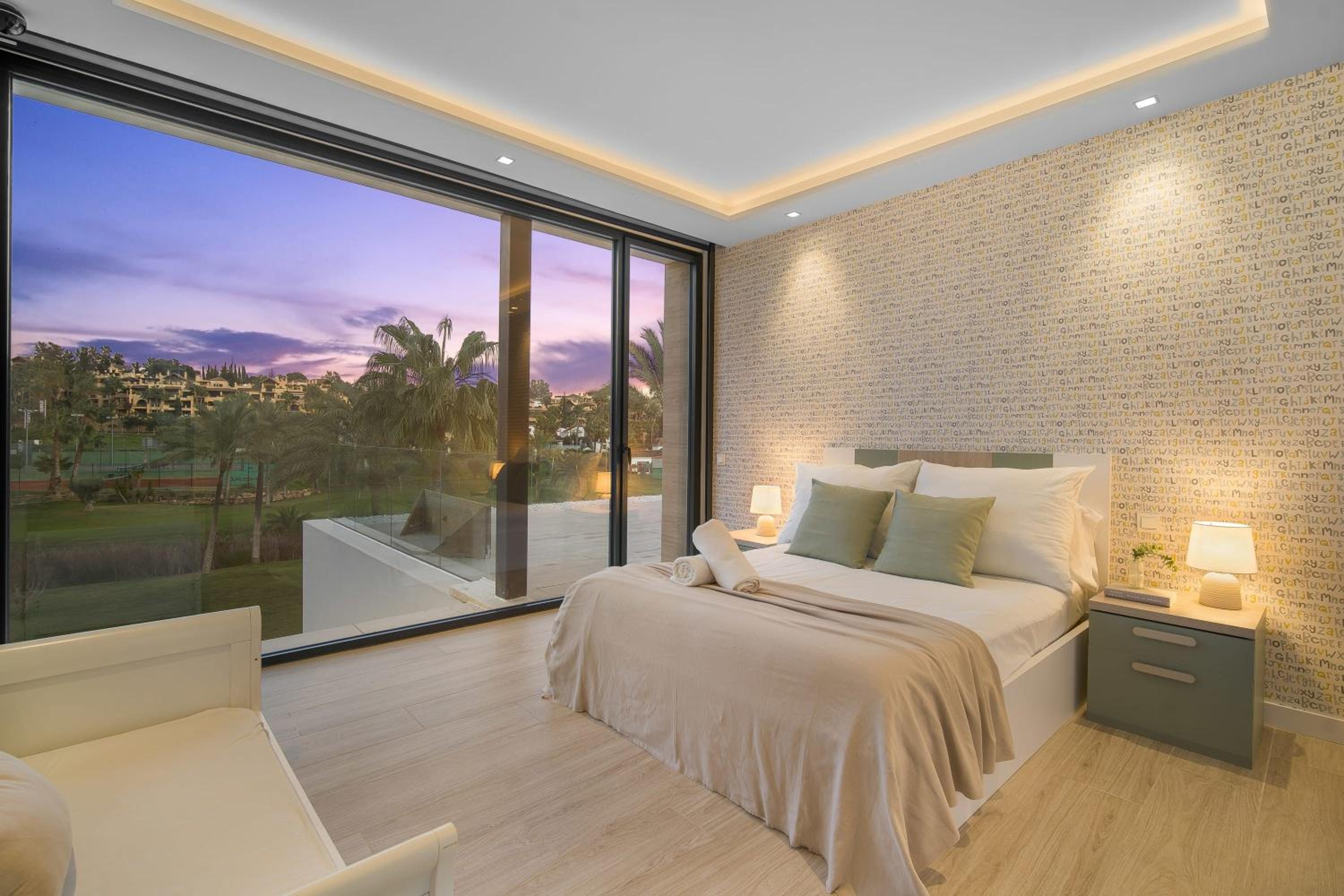 Villa Sandie Front Golf Cinema Room Sauna Jacuzzi Kids Playground