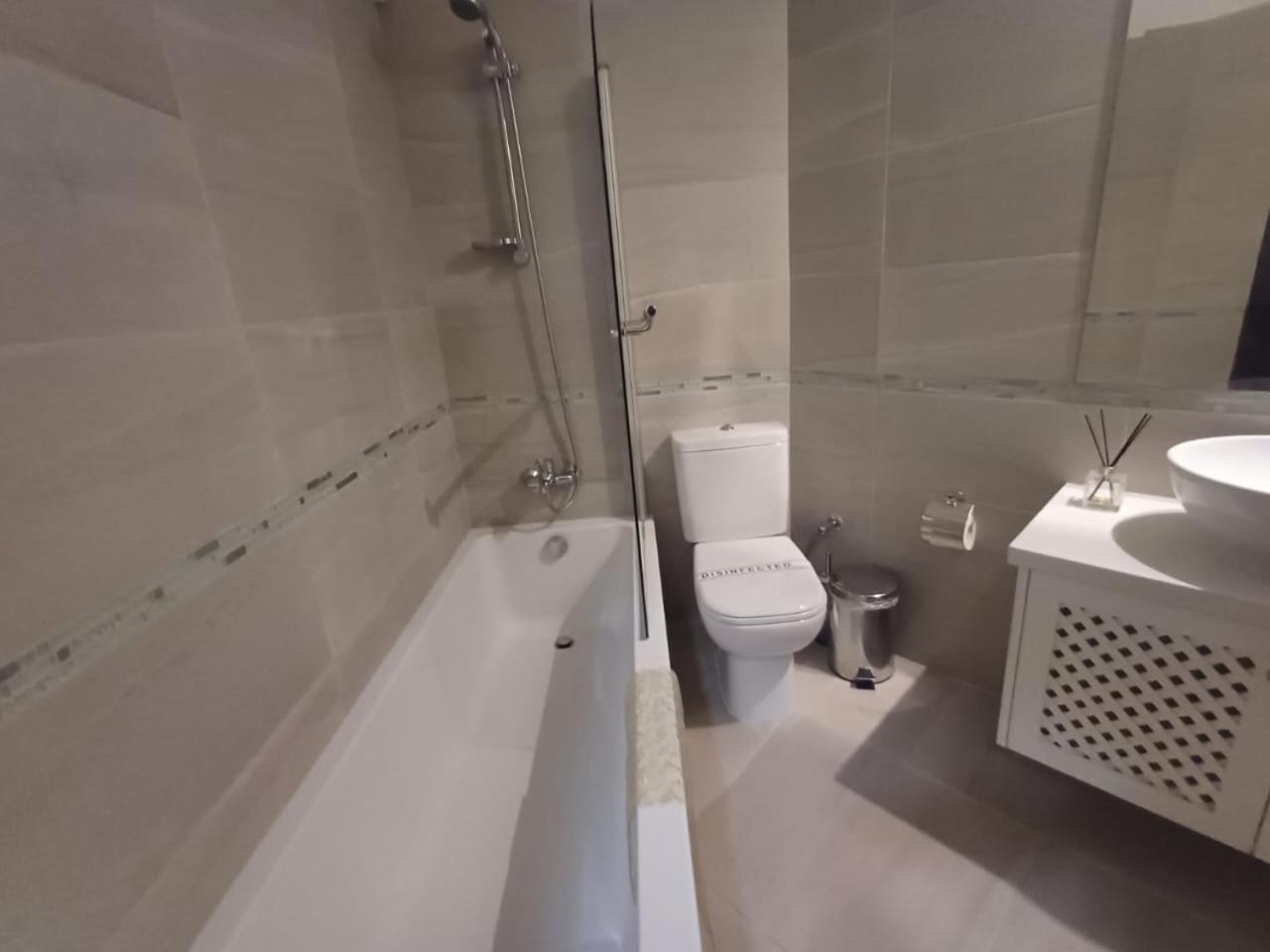Kings Palace - Elegant 2BR, Sea Facing with Pool Views