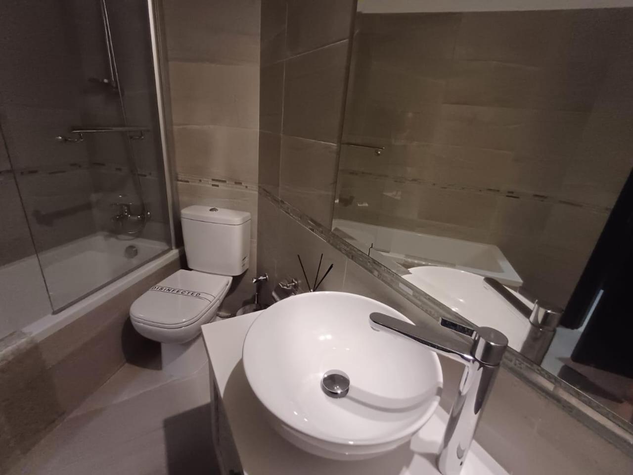 Kings Palace - Elegant 2BR, Sea Facing with Pool Views