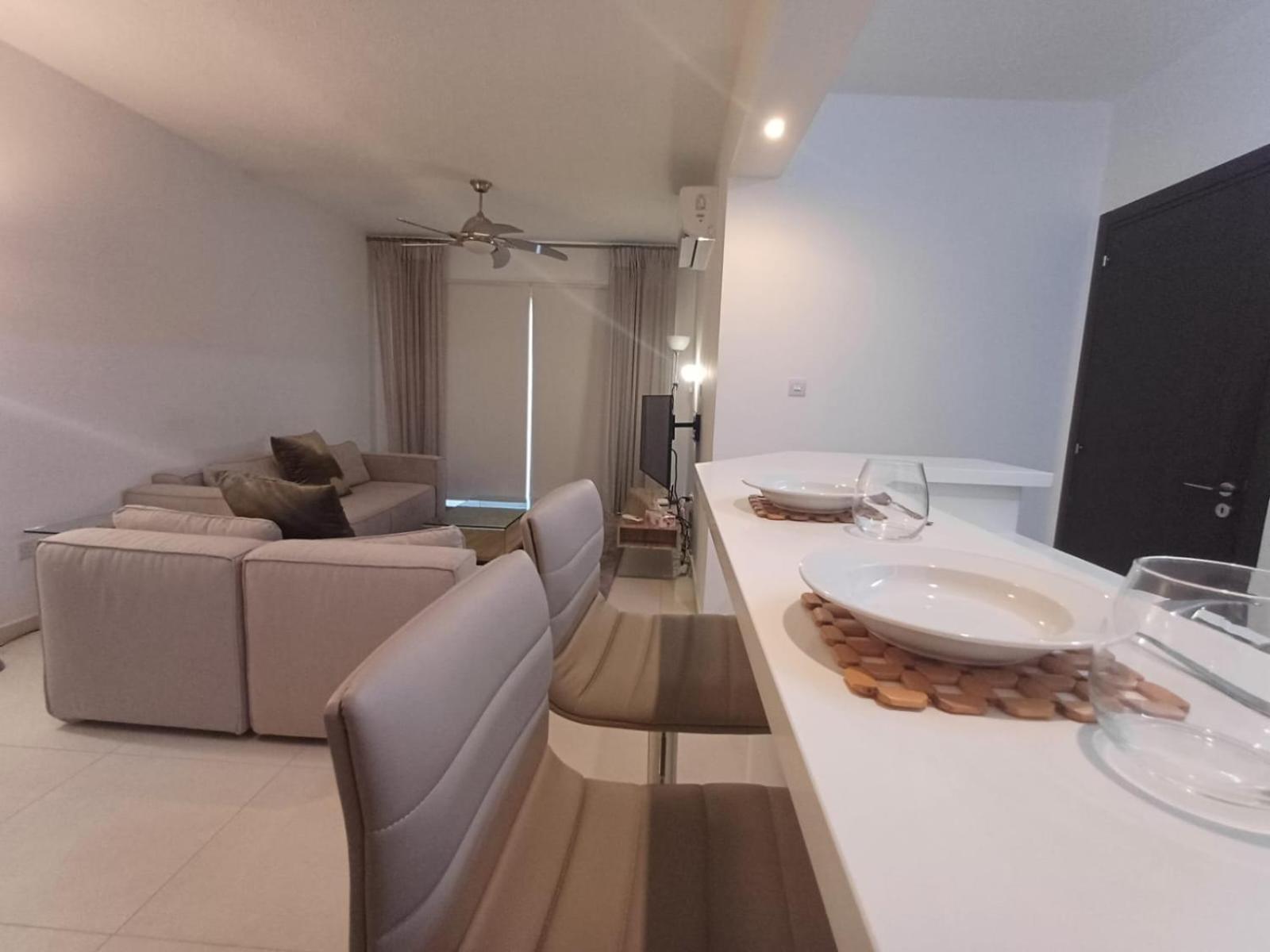 Kings Palace - Elegant 2BR, Sea Facing with Pool Views
