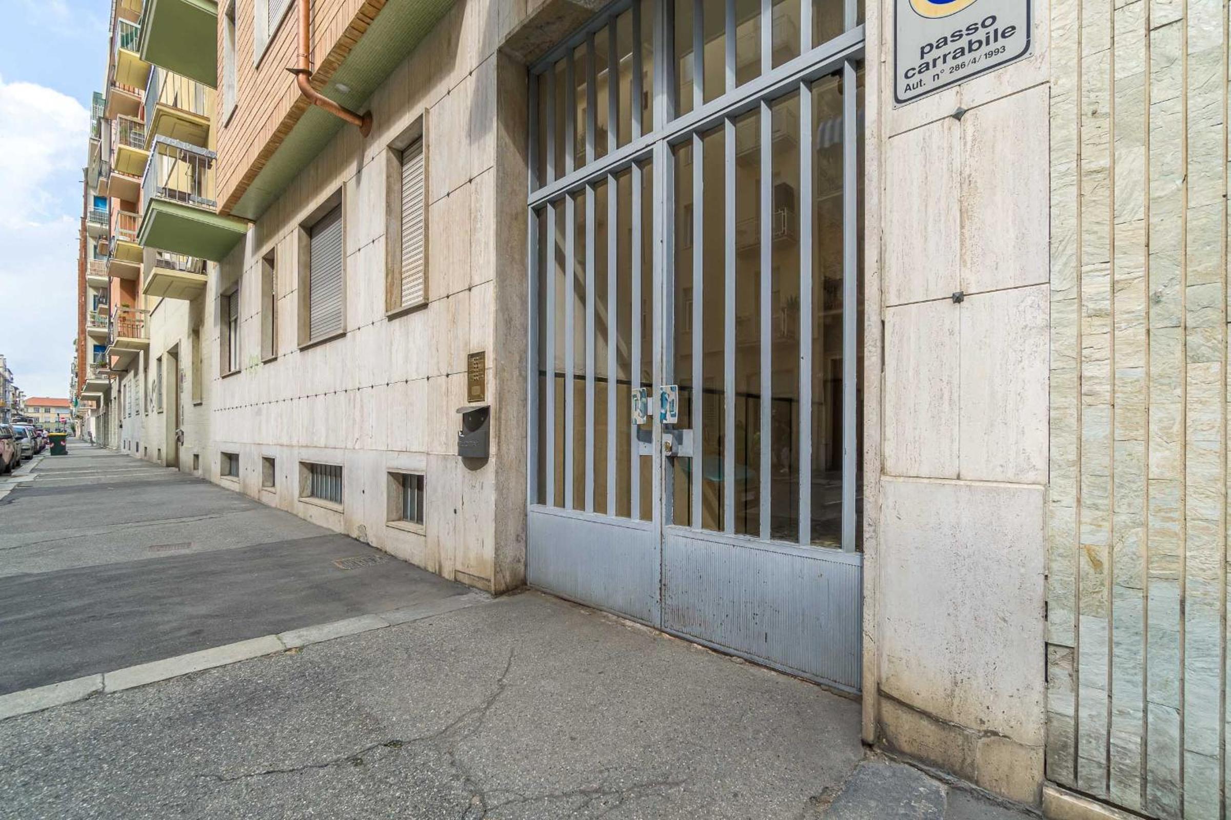 GuestHost - MM Pozzo Strada Mini Subway Studio view 3
