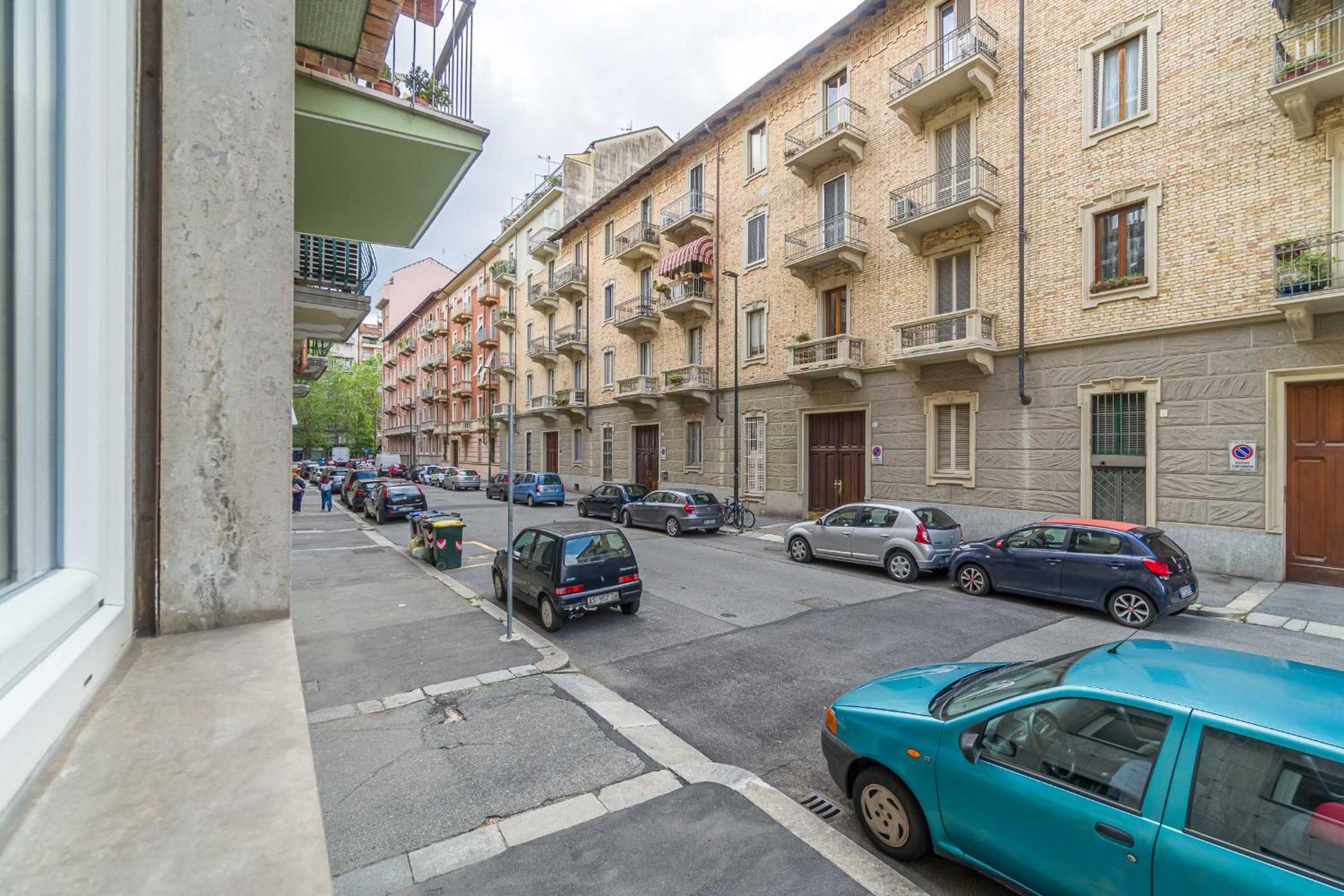GuestHost - MM Pozzo Strada Mini Subway Studio view 4