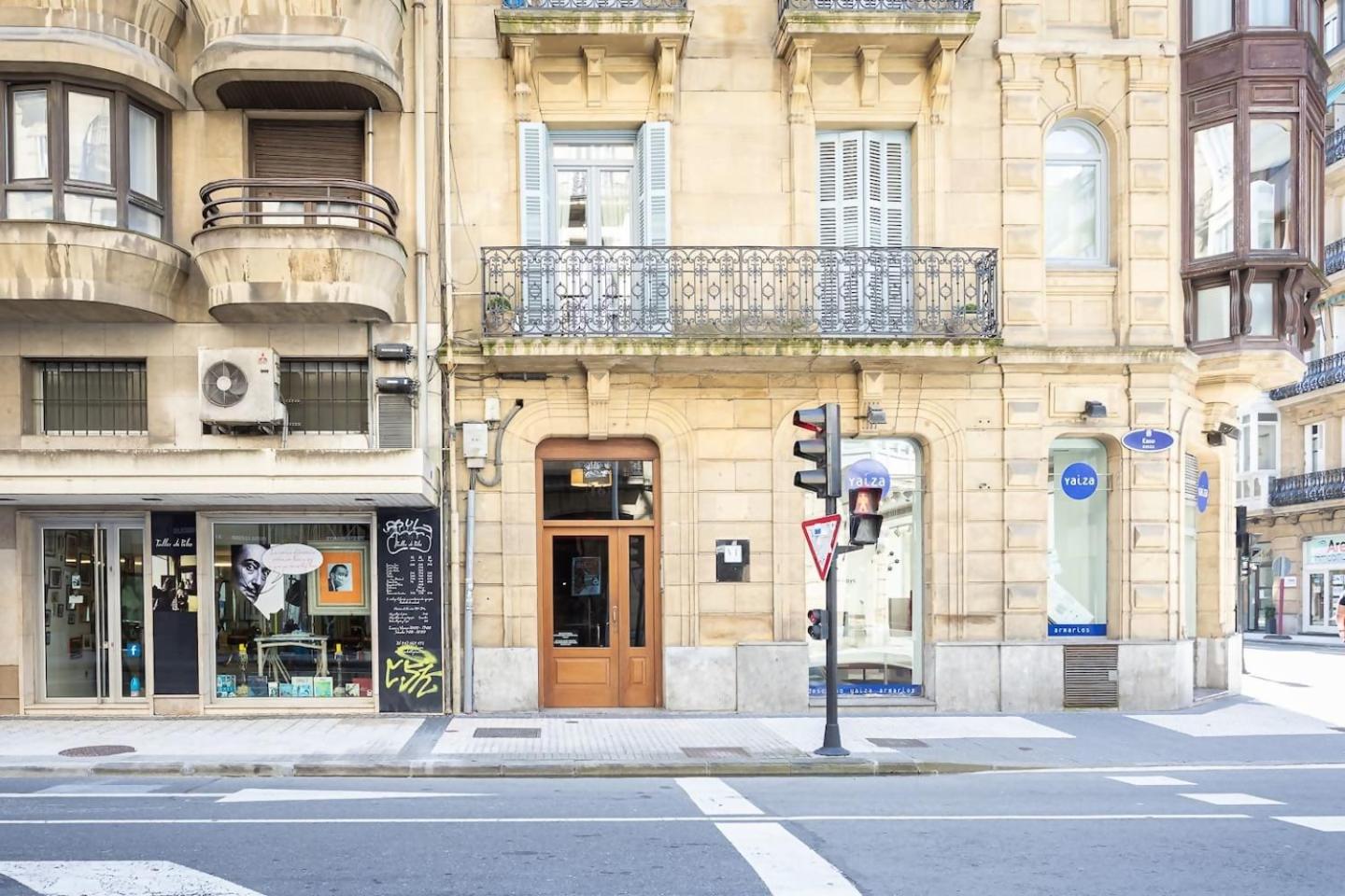 "La Bella Easo" new, ac, design, near La Concha