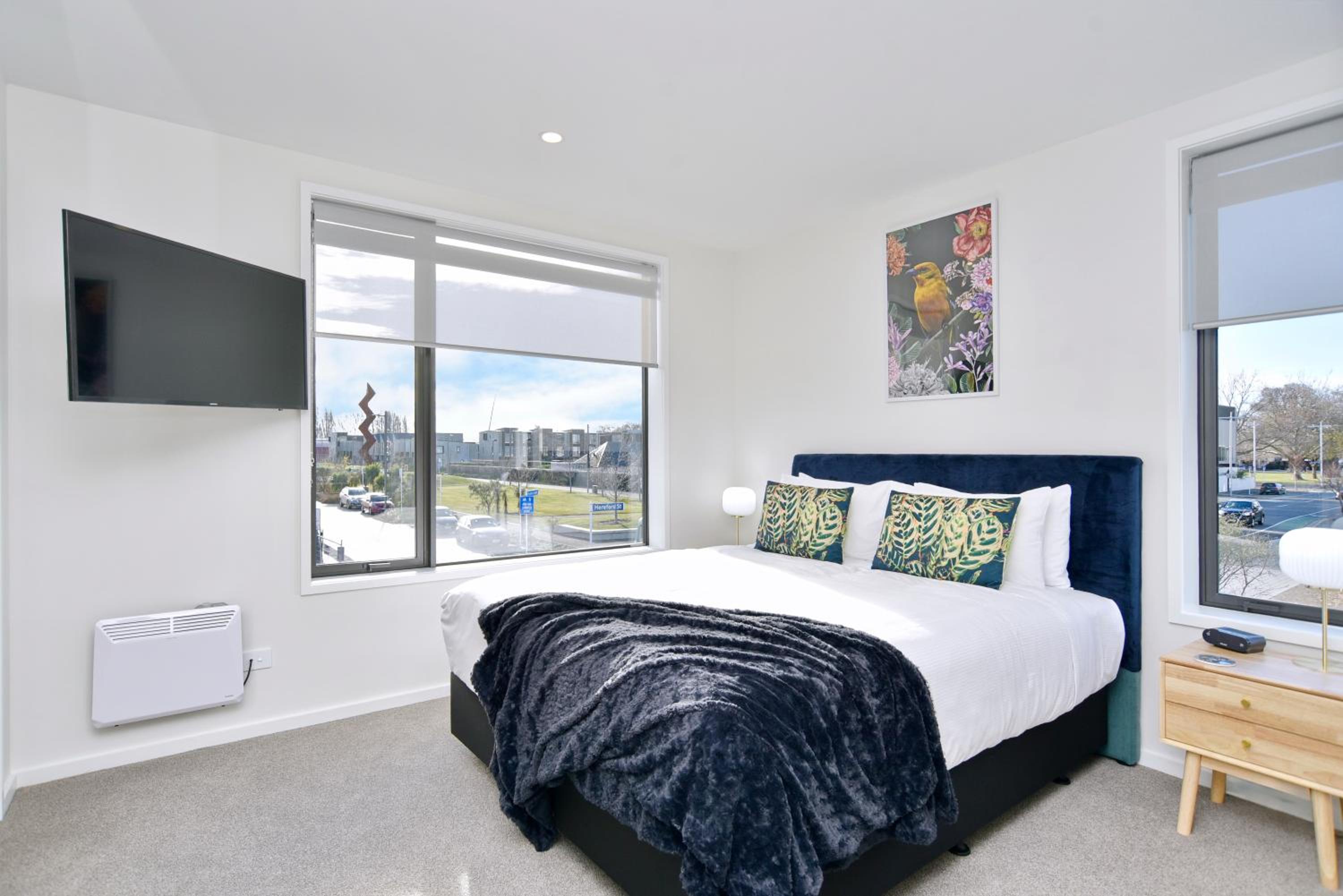 Hereford St Apartment - Christchurch Holiday Homes view 3