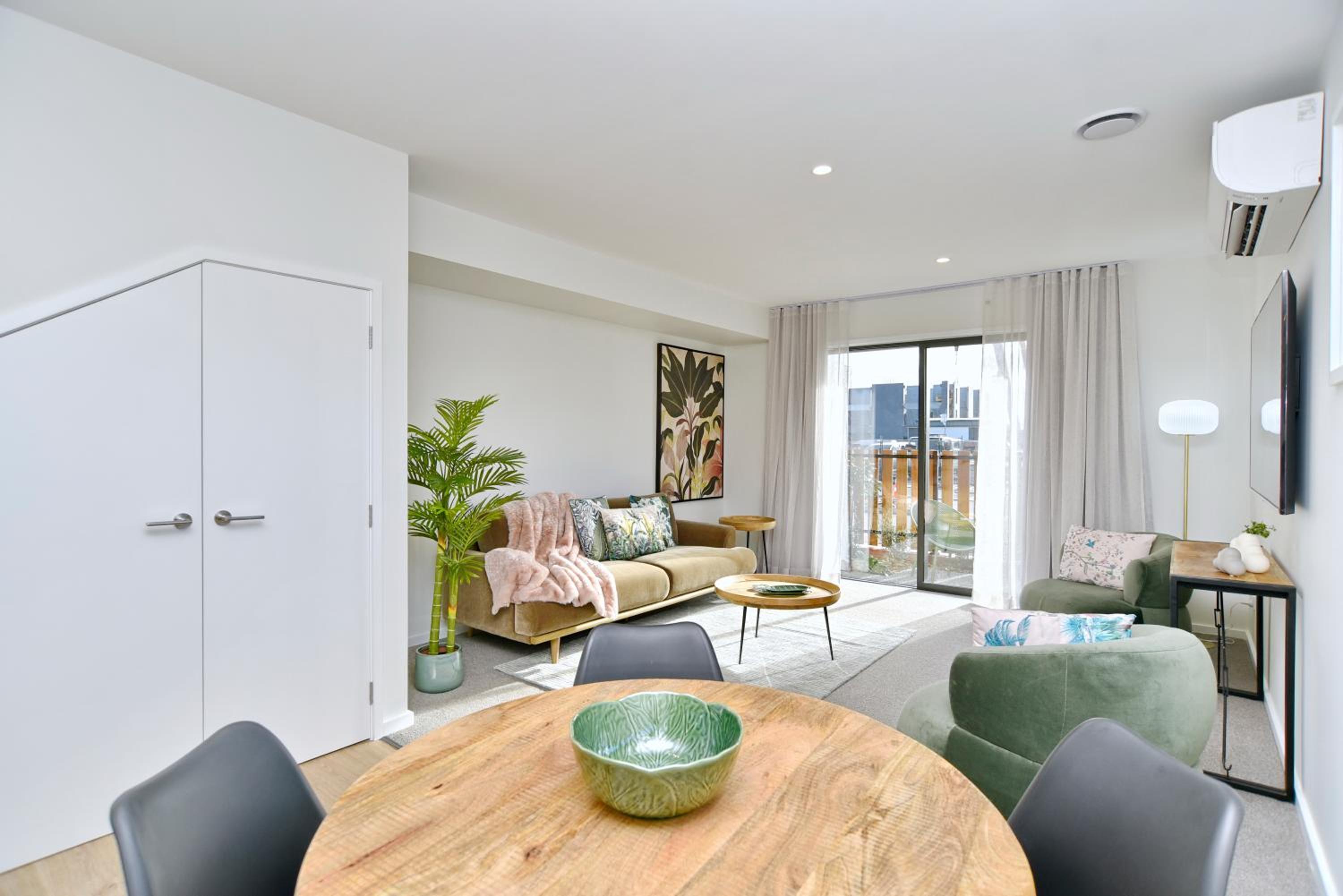 Hereford St Apartment - Christchurch Holiday Homes view 2